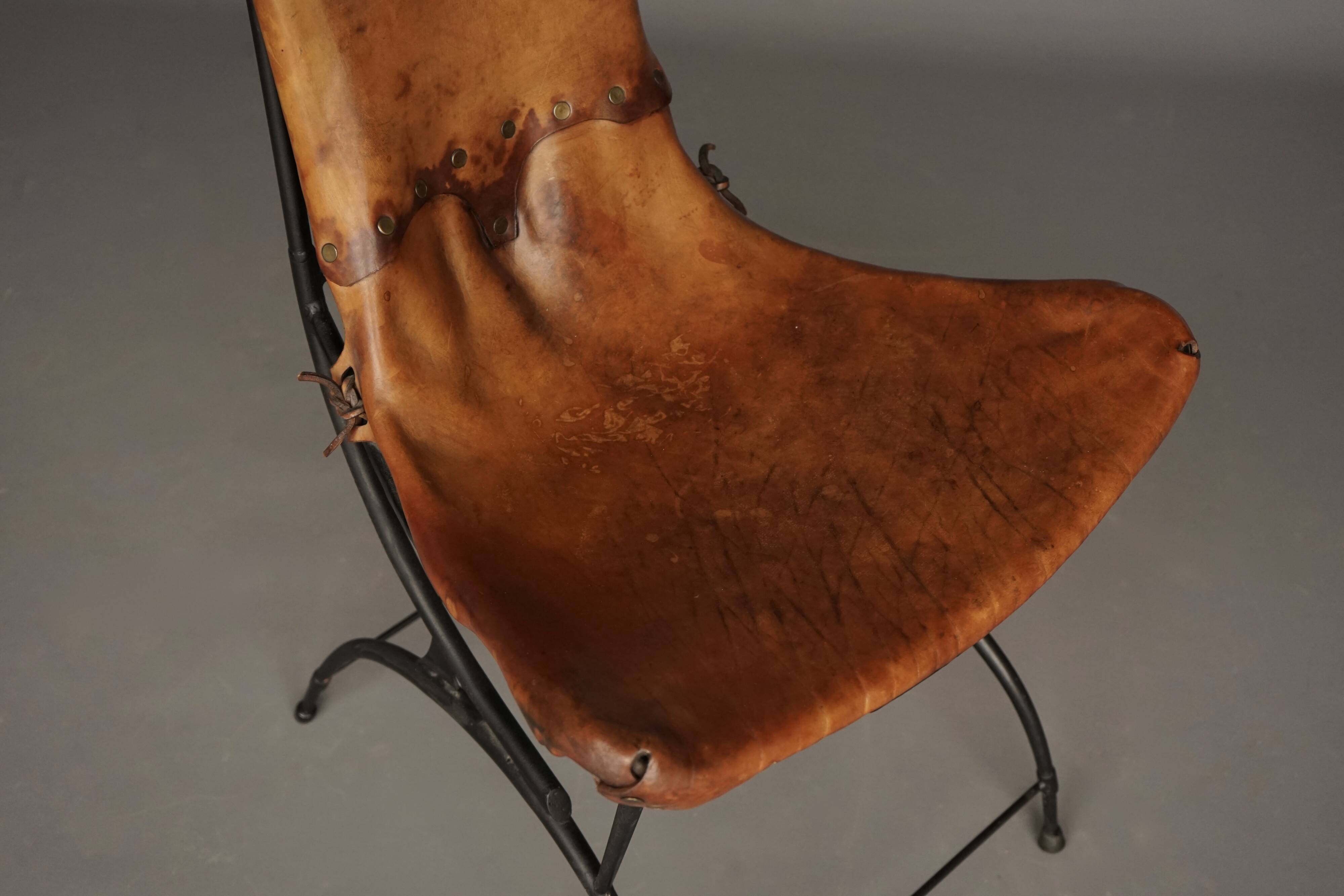 Chaise d'appoint en fer et cuir par Sido et François Thévenin, années 1980