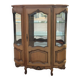 Grande vitrine galbée en merisier de style Louis XV – XXe siècle