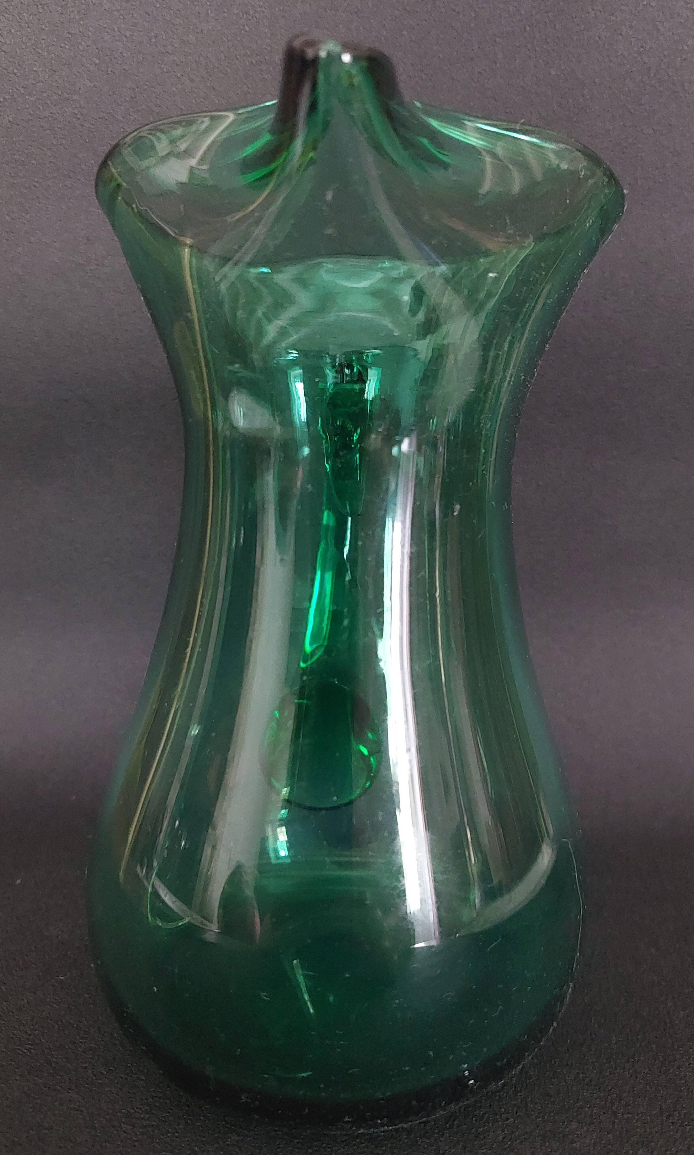 Pichet en verre vert XXème