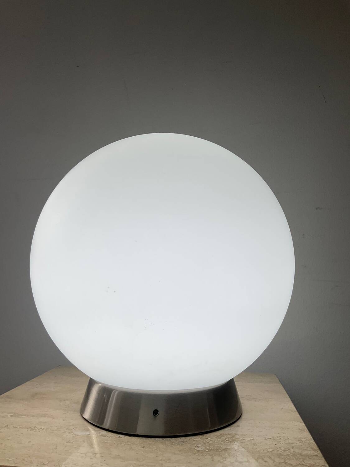 Designer ball lamp in frosted glass and chrome metal