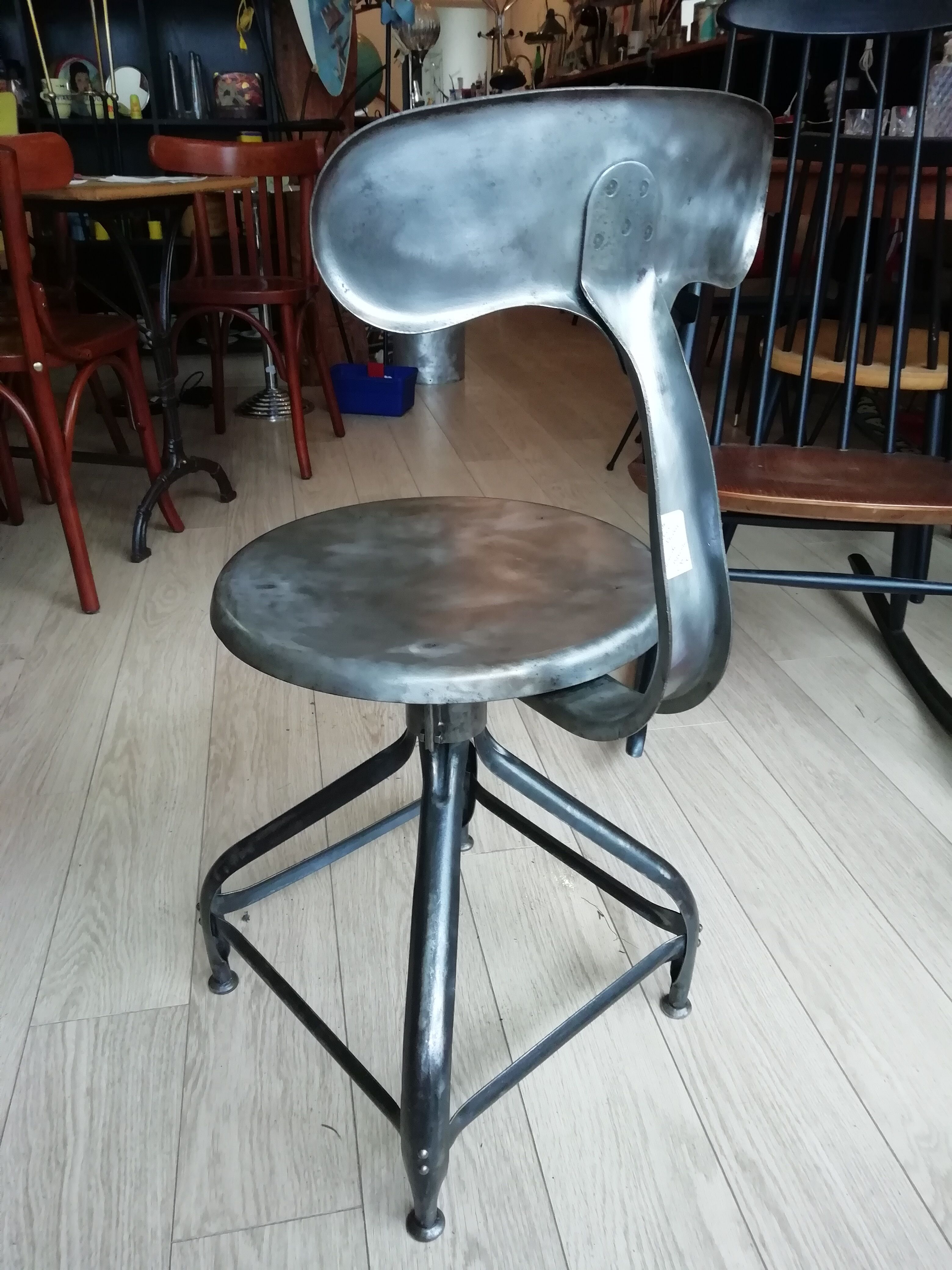 Chaise Nicolle "queue de baleine"