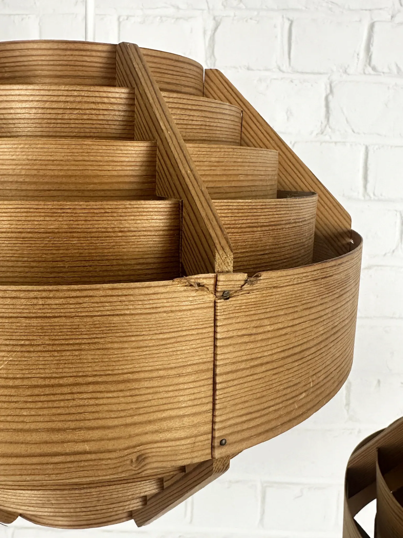 Pair of Hans-Agne Jakobsson pendant lights in pine veneer – AB Ellysett