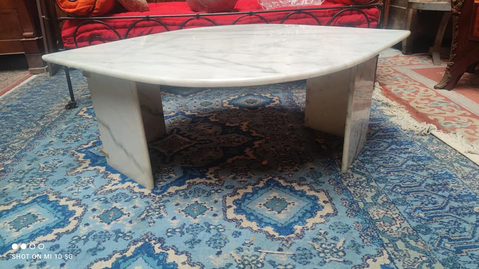 Coffee table in white Carrara marble with grey veins in the shape of an eye, circa 1970
