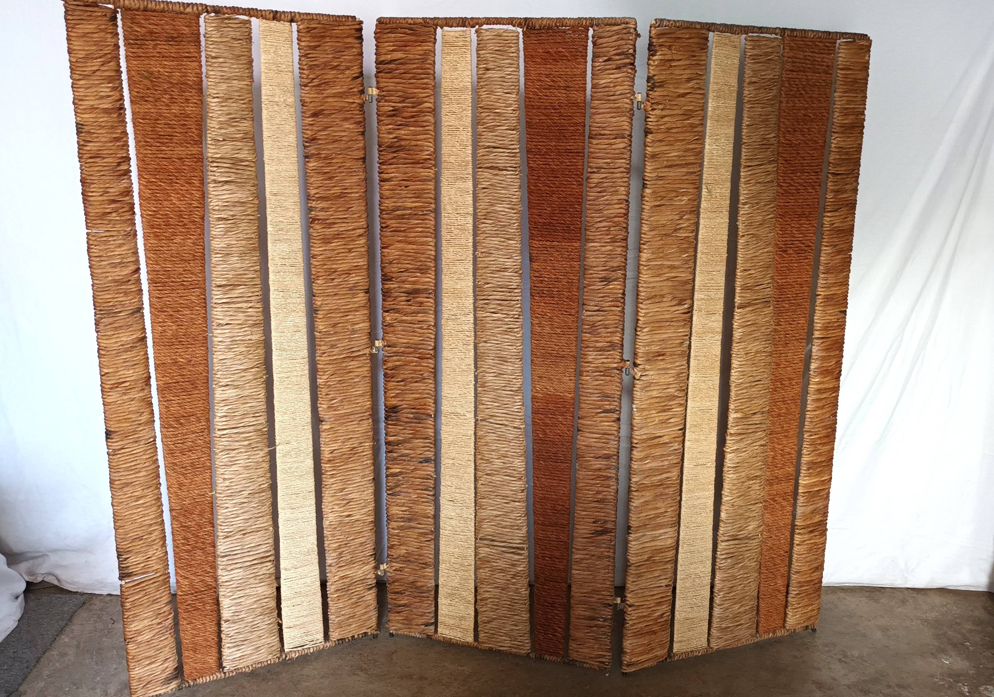 Three-panel screen in natural fibre