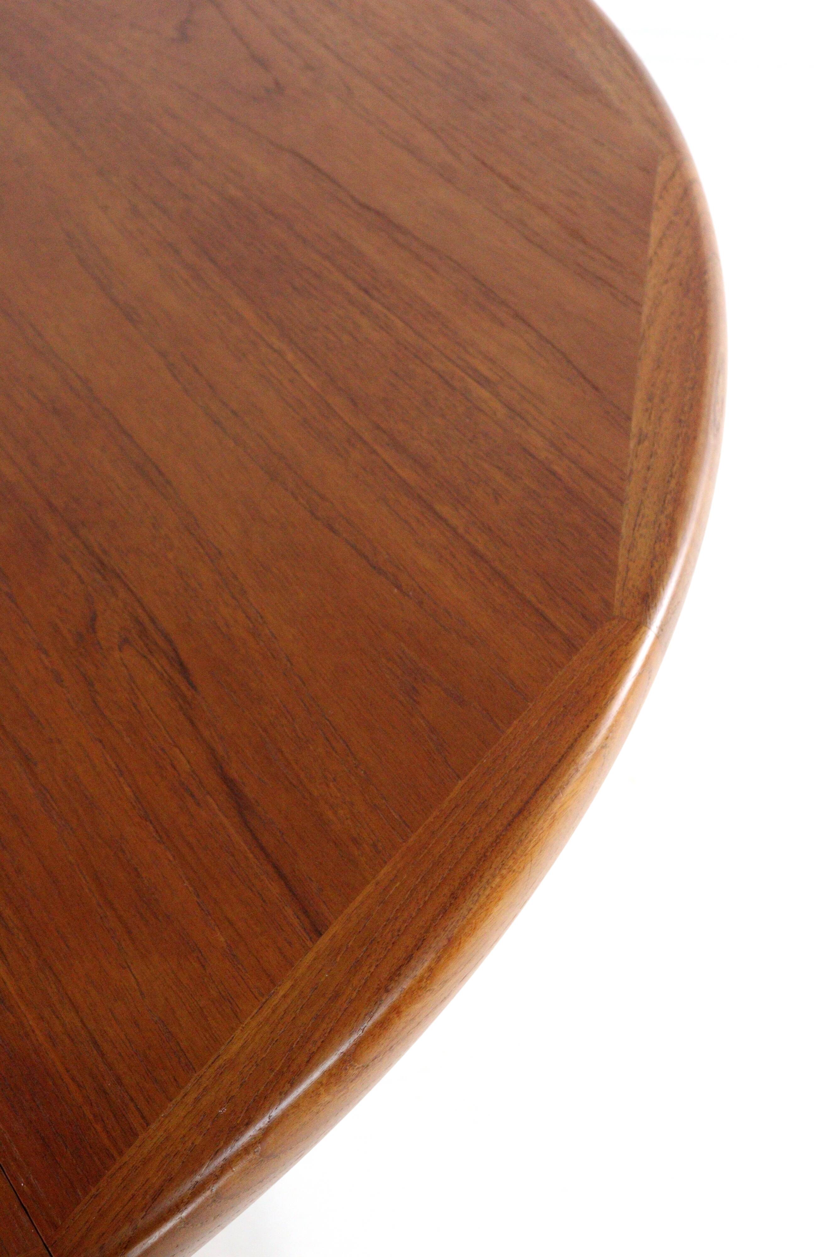 Round extendable dining table 2x 'Ulfborg' by VV Møbler Spøttrup - Danish