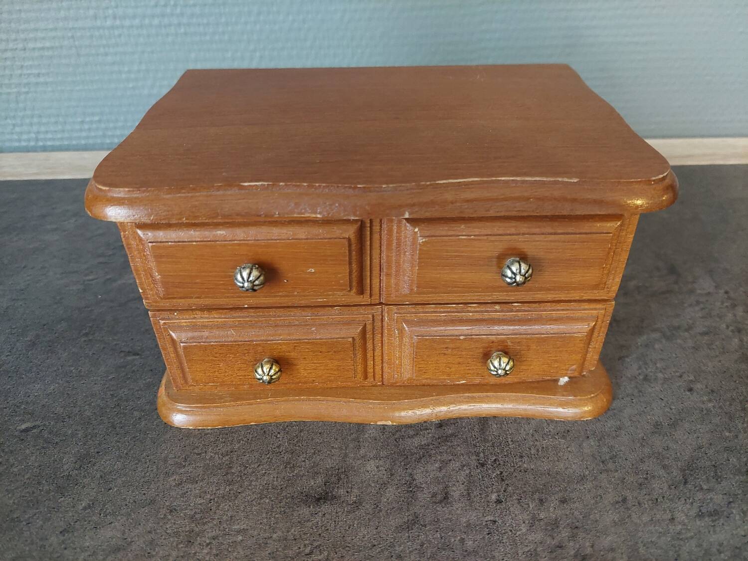 Wooden jewelry box