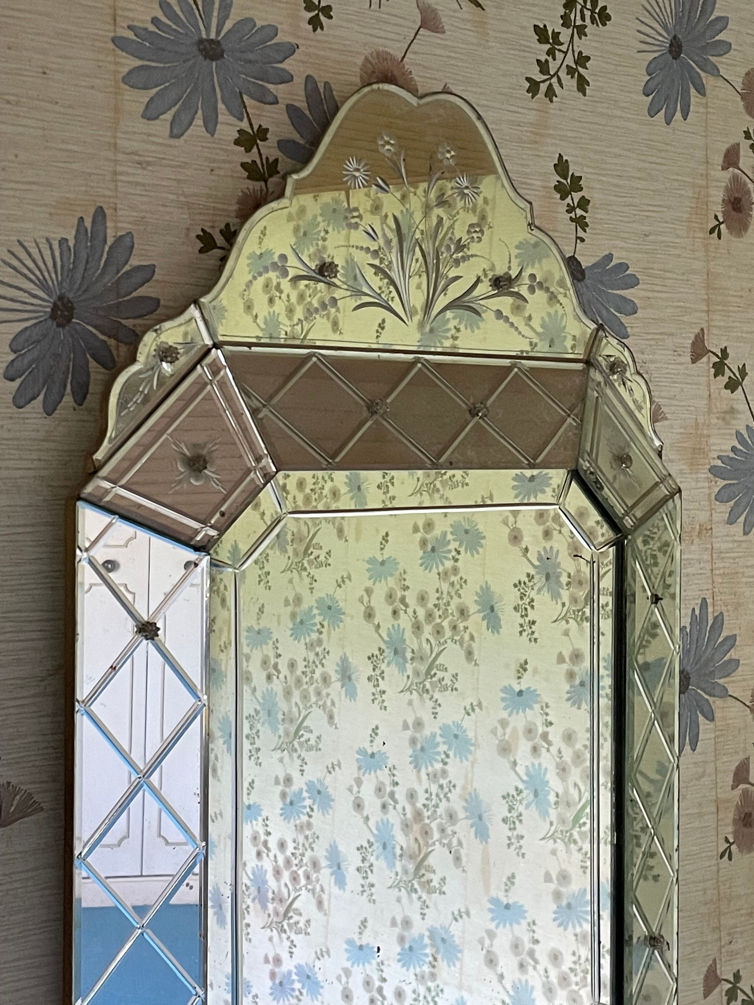 Venetian mirror with pareclose 19th / 20th century Height 80 cm