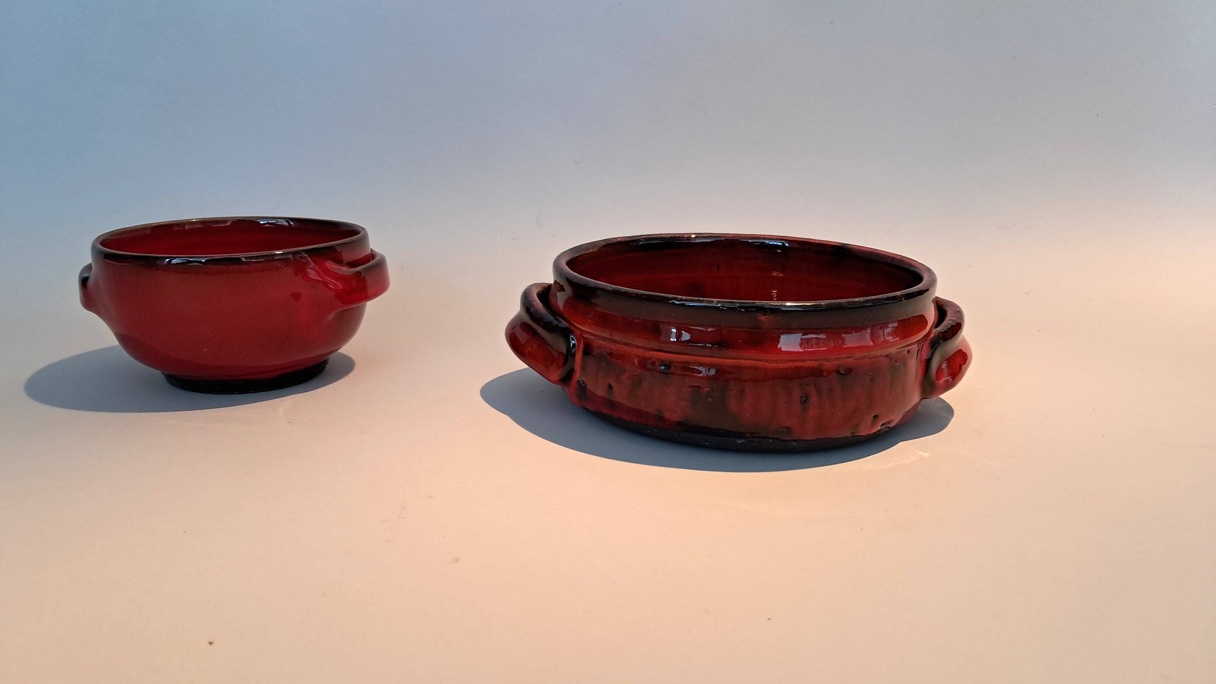 Red ceramic pieces by Gérard Hoffman (1917/1965).