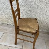 5 mulched chairs