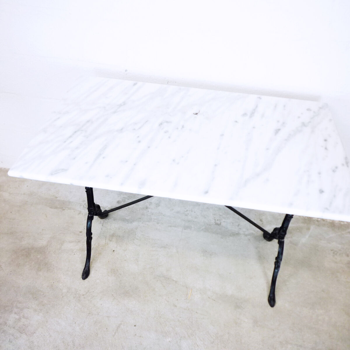 Bistro marble table