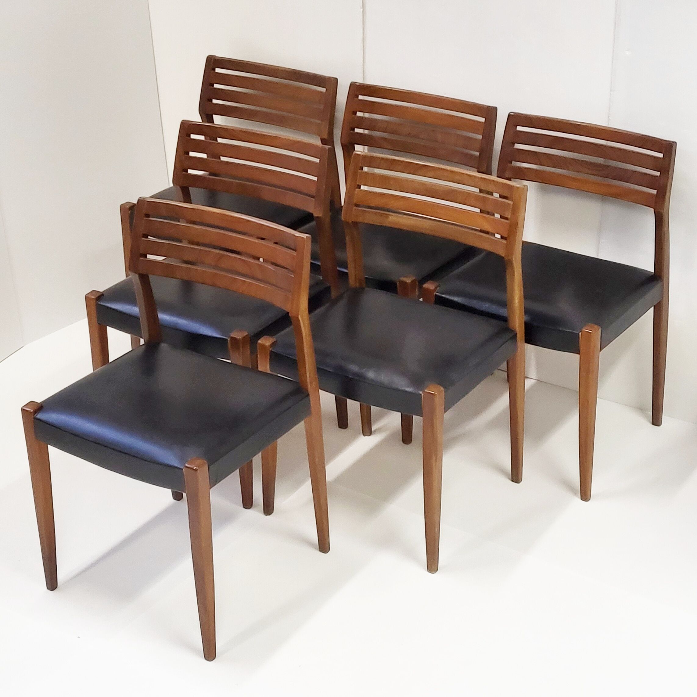 Suite of 6 Scandinavian chairs 1960 vintage