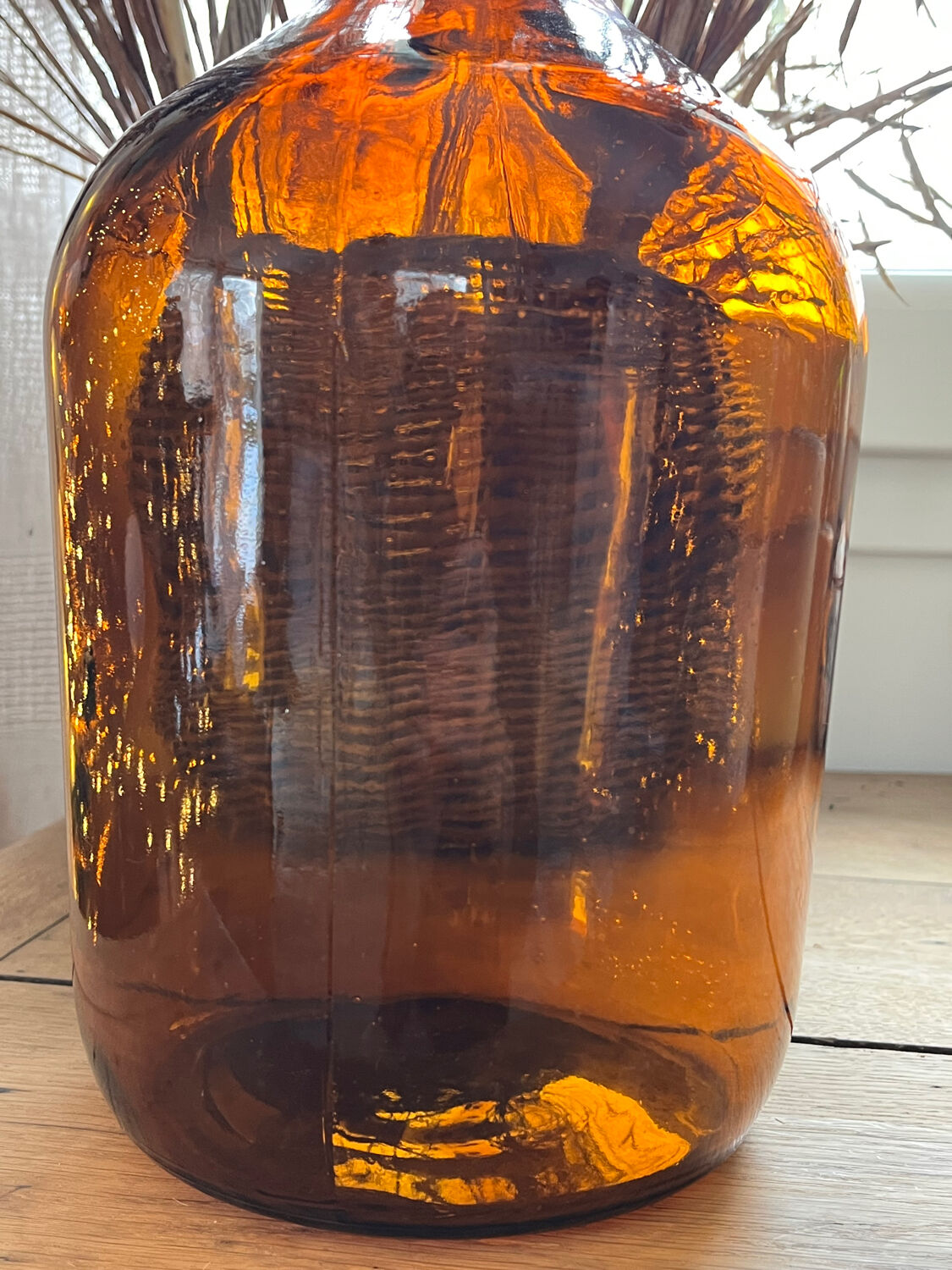 Give me amber Jeanne.