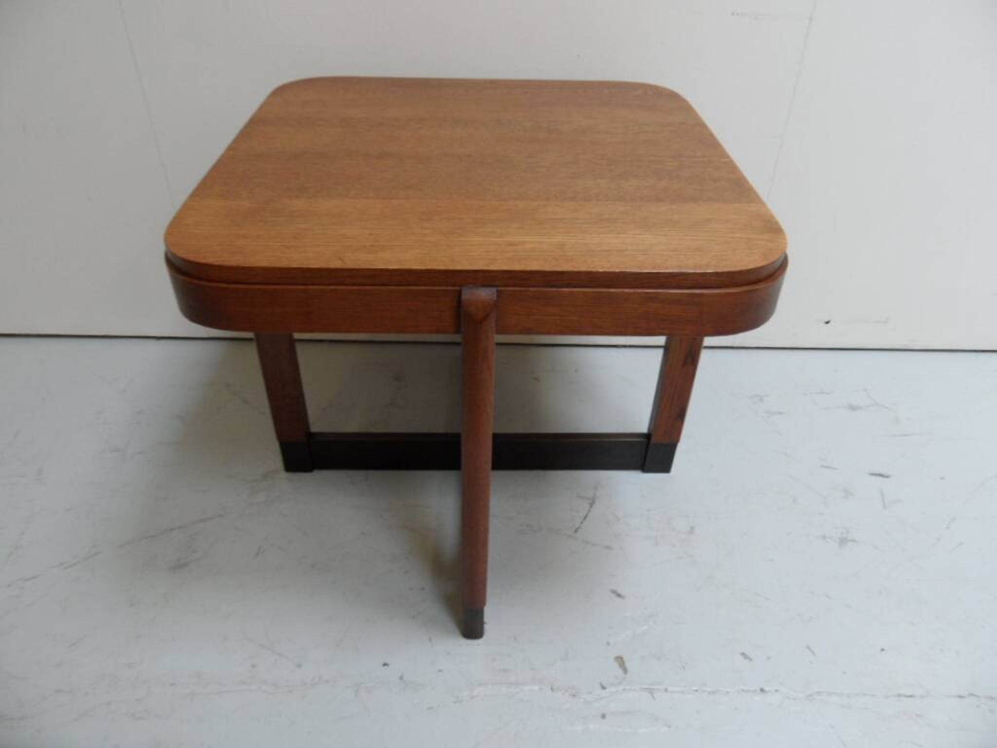 Table basse en chêne art déco