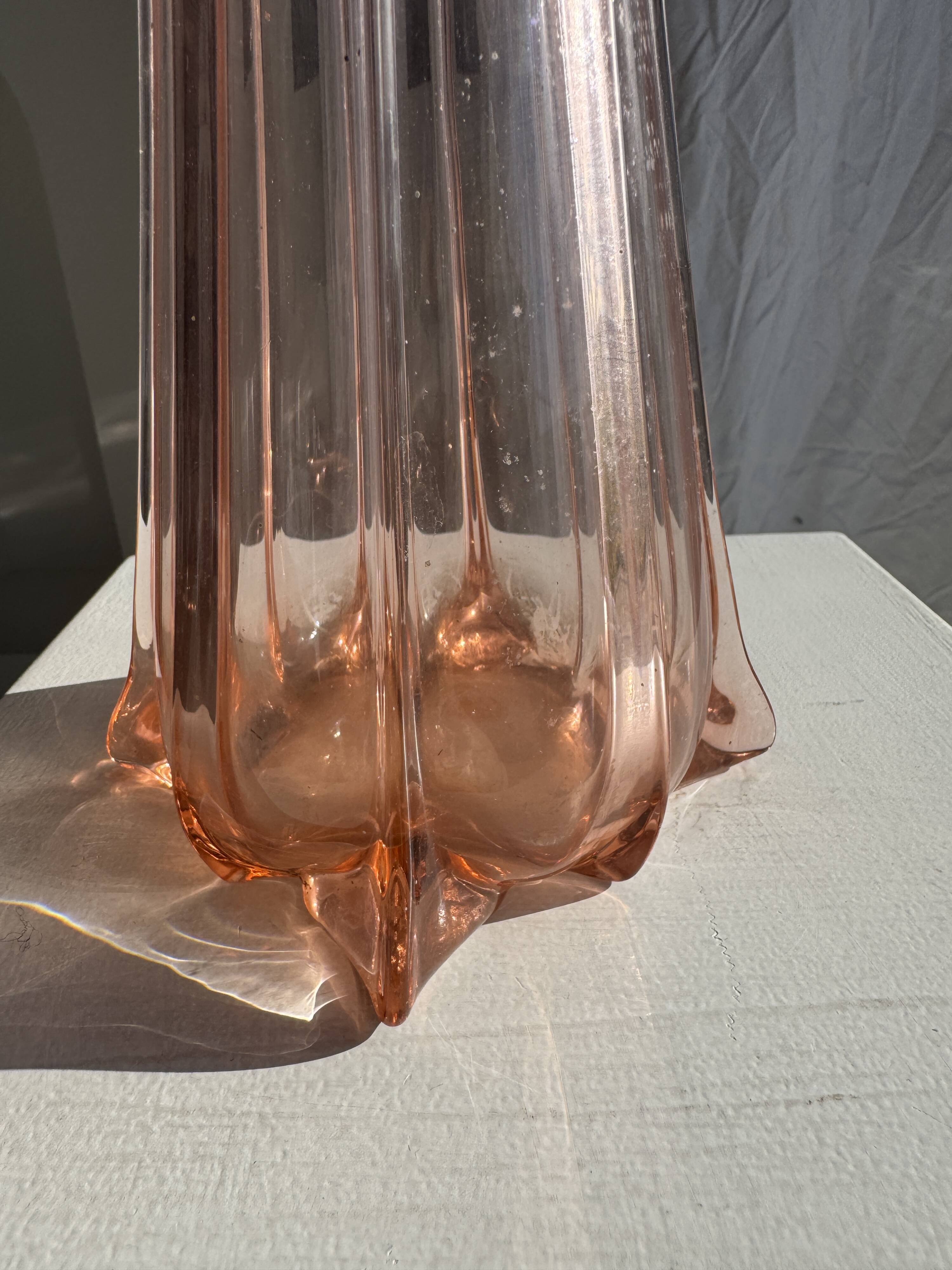 Large pink glass bud vase, H37 D18A