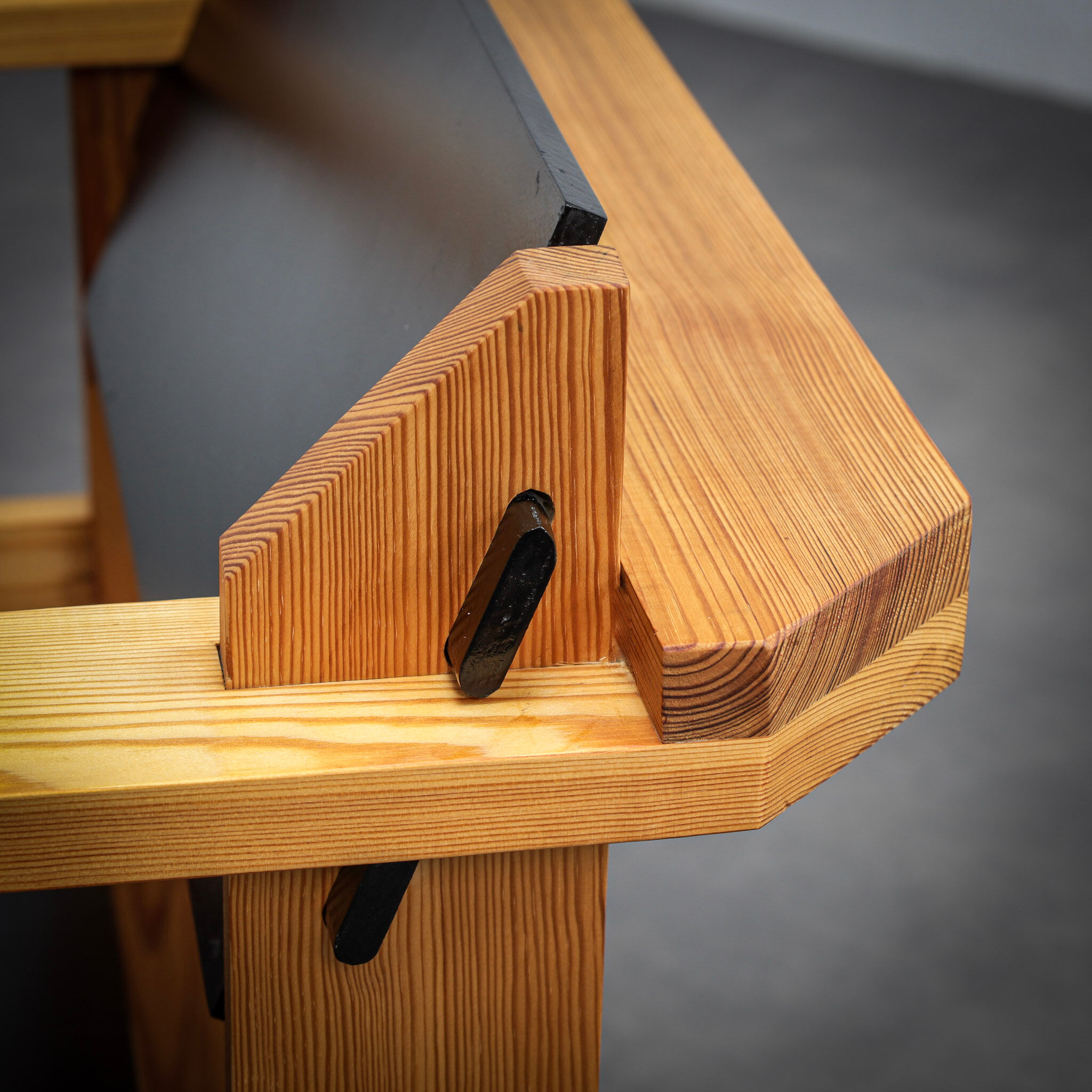 Paire de fauteuils en pin massif néerlandais extrêmement rare par Wouter Fens, années 1960.