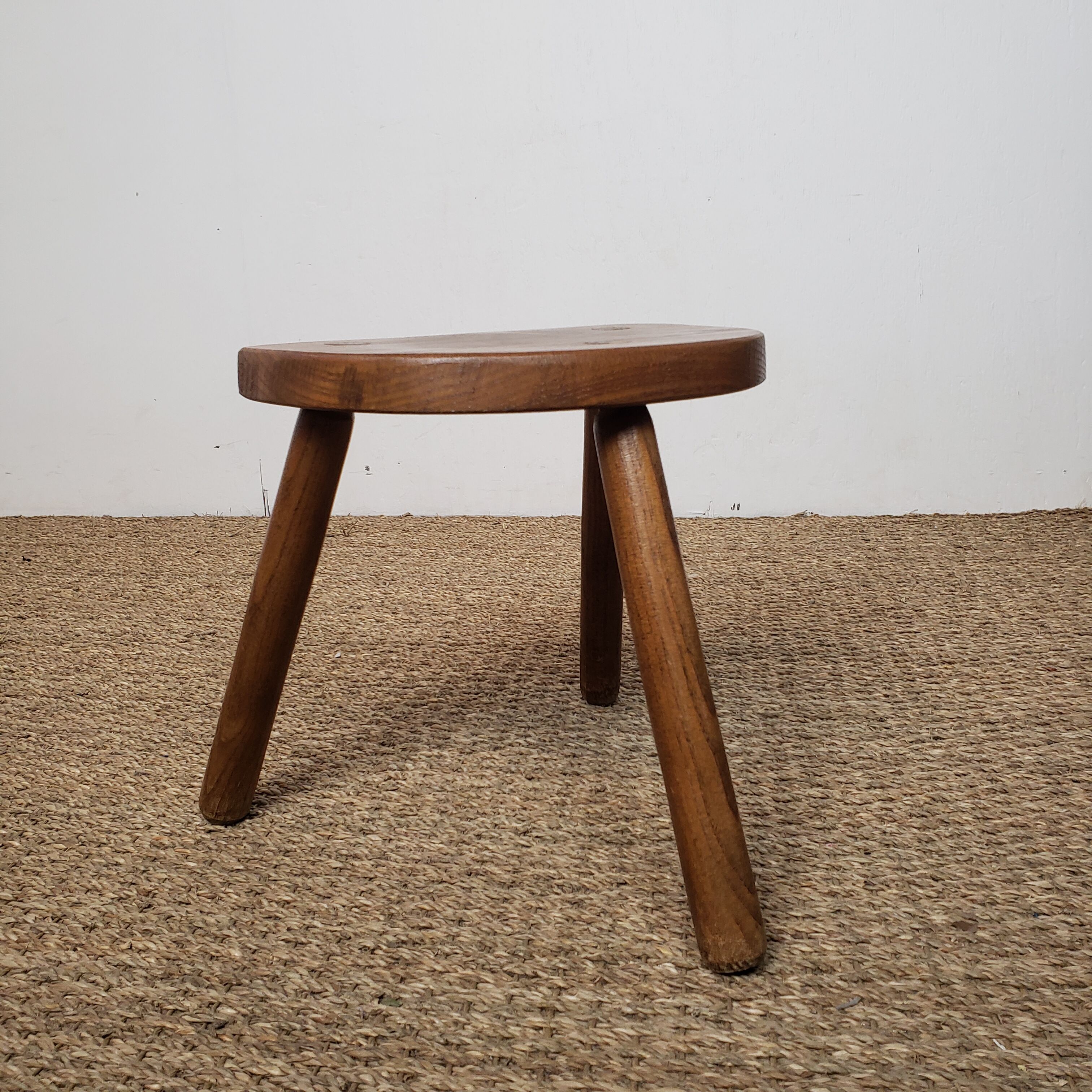 Tabouret tripode en bois