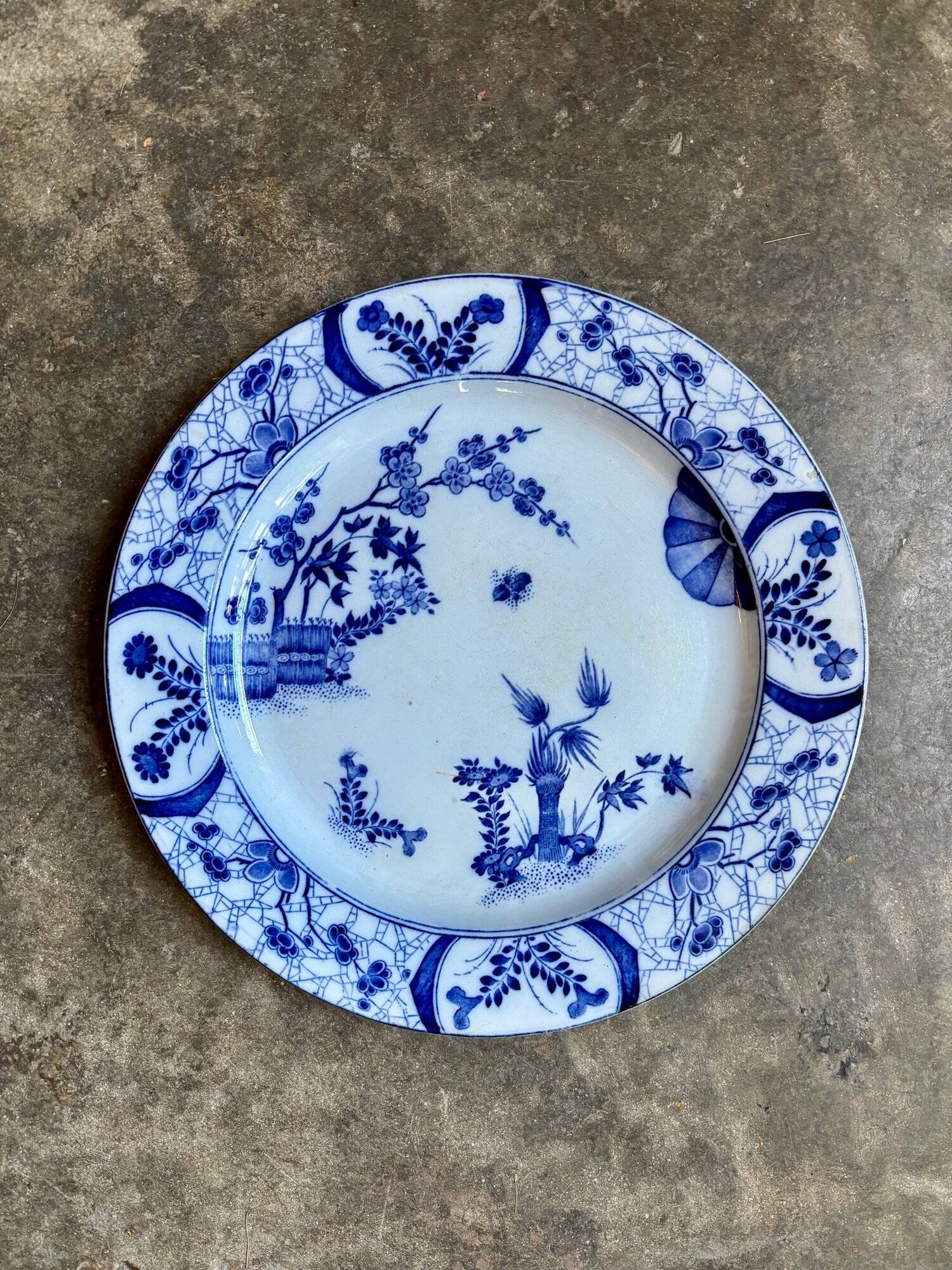 Round Creil and Montereau dish in blue earthenware, "Japan" service circa 1895