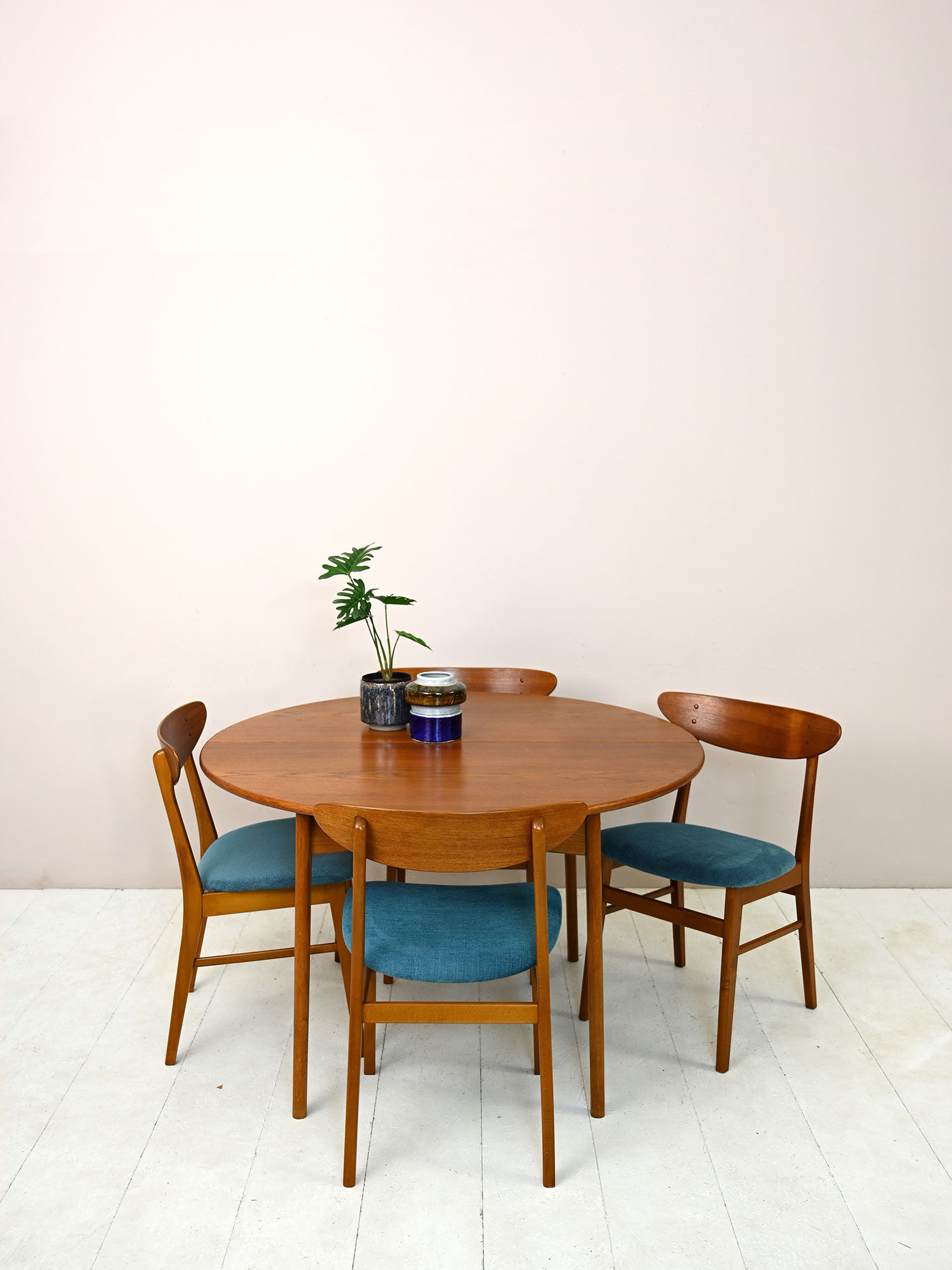 Vintage teak table with two extensions