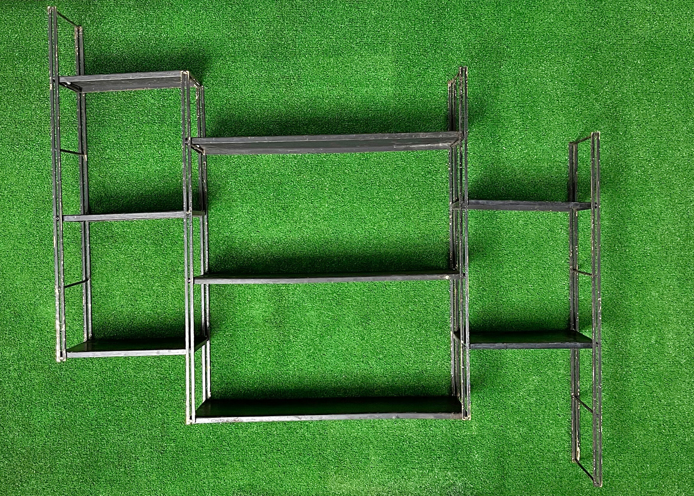 Modular wall shelf string with 8 metal shelves year 60