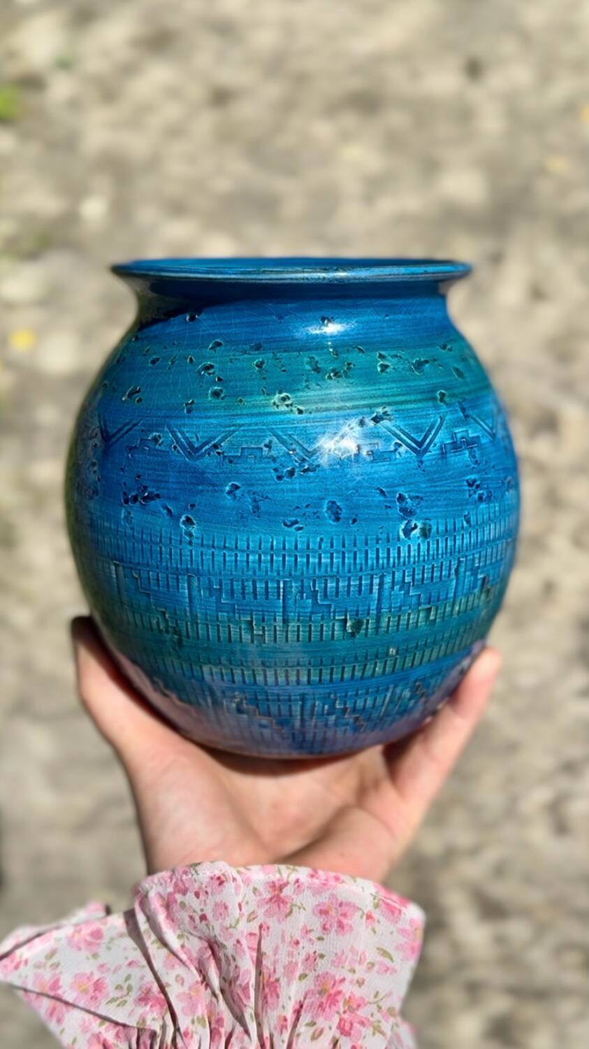 Panier en osier en forme de carafe aiguière