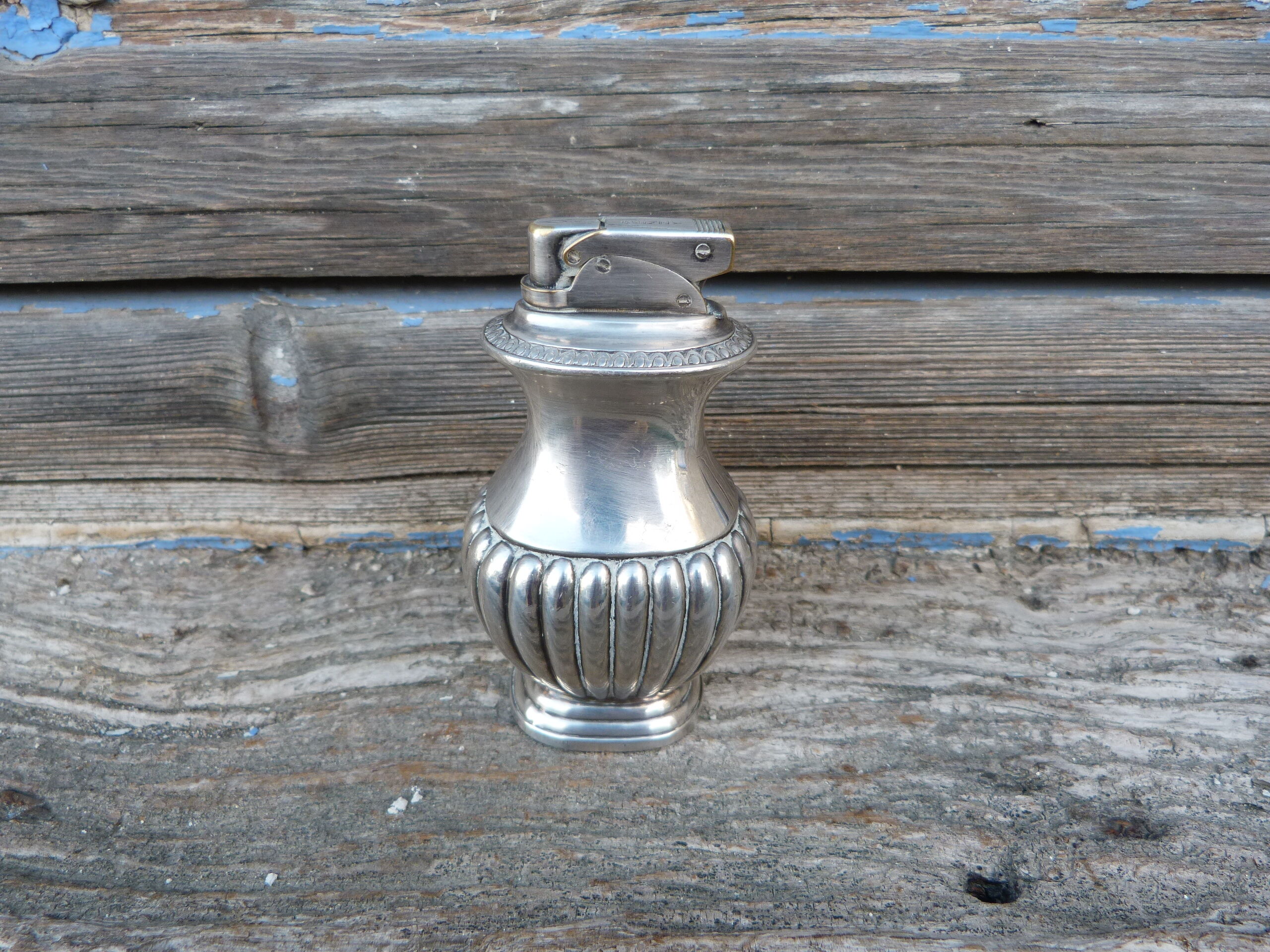 Berney Thada table lighter oil lighter