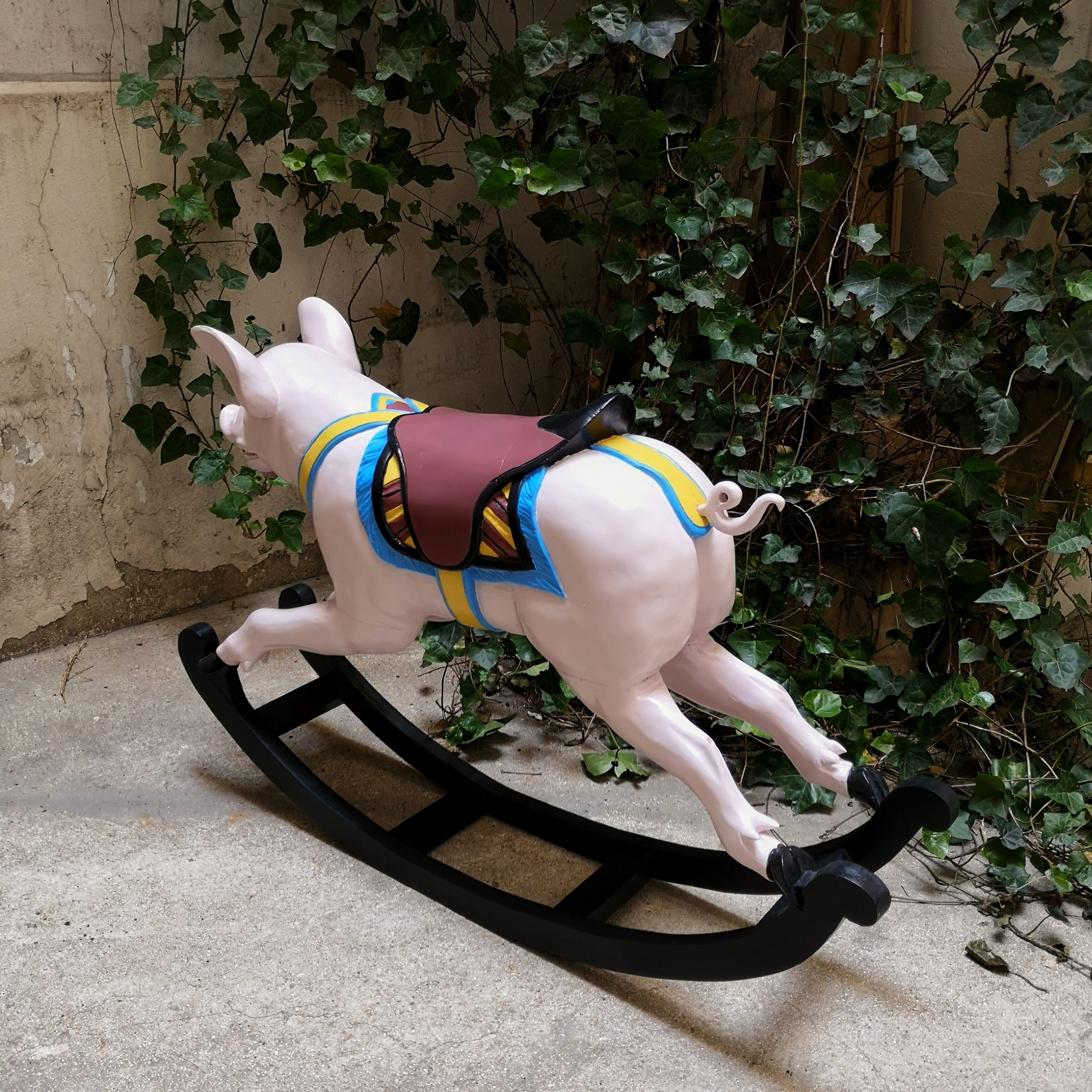 Cochon de manège en bois