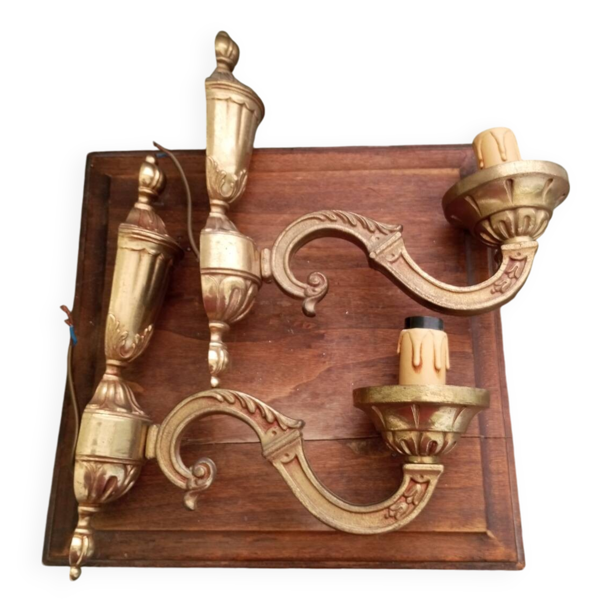 Pair of bronze wall lights