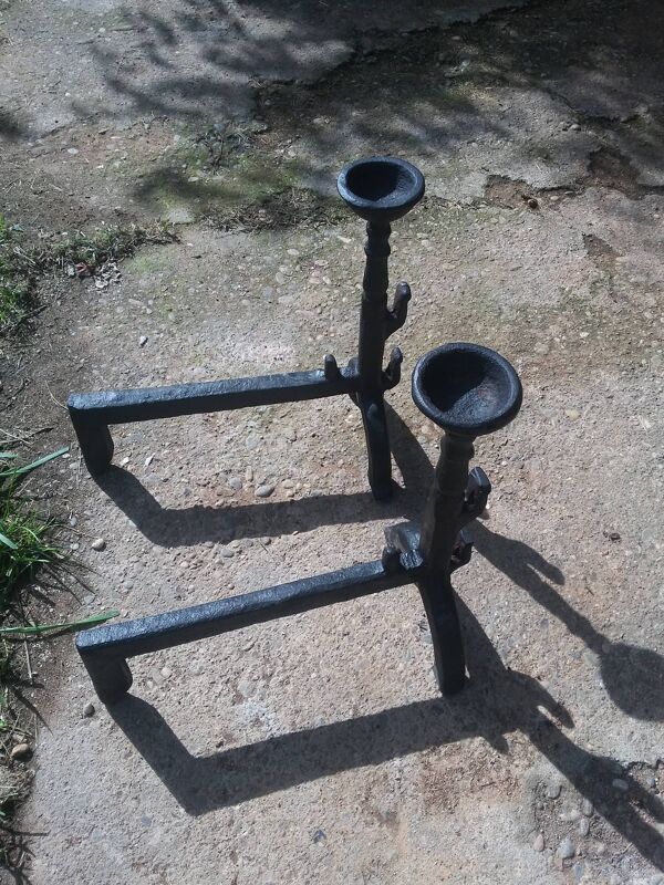 Paire De Petits Chenêts De Cheminée Avec Bols