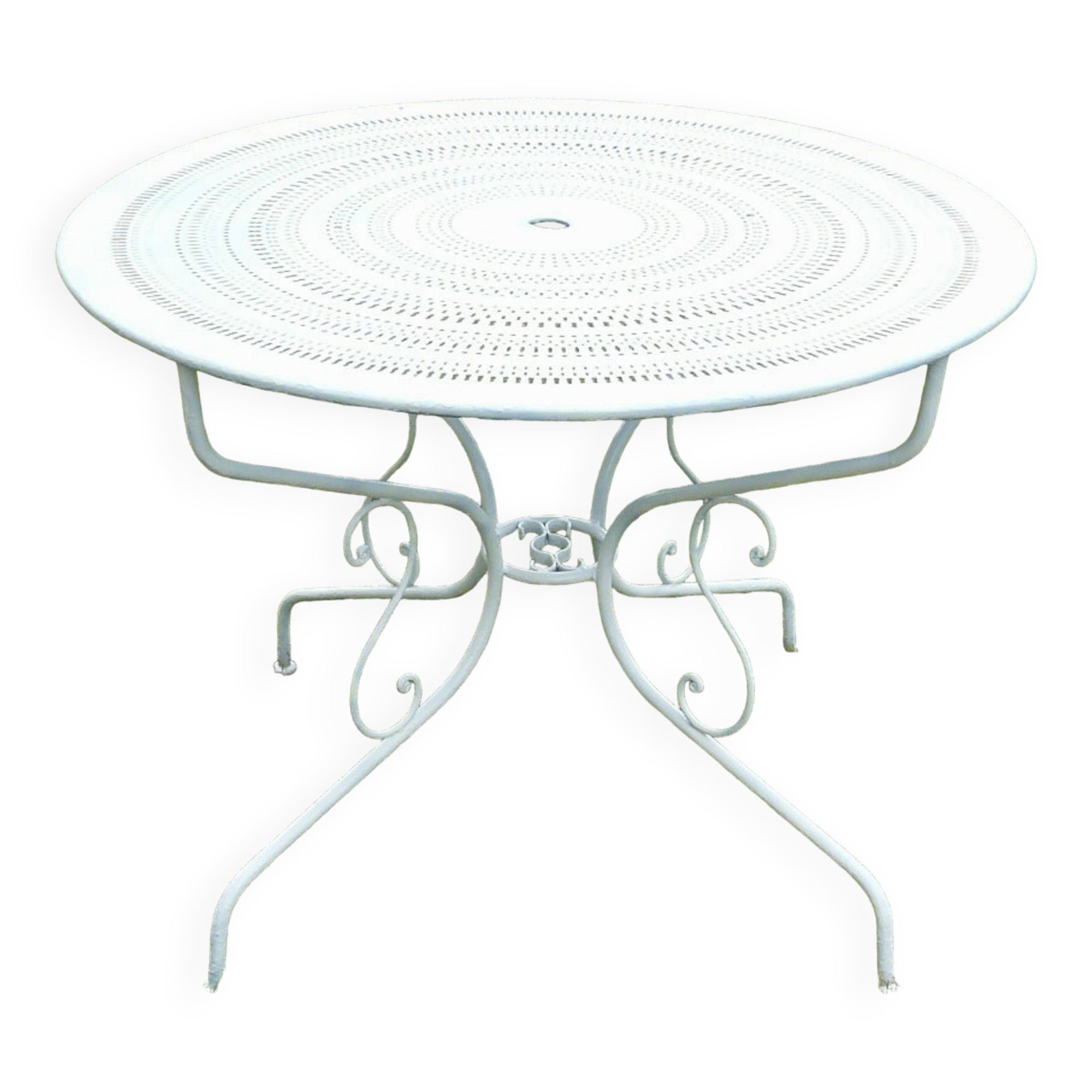 Round wrought iron garden table from the 1900s