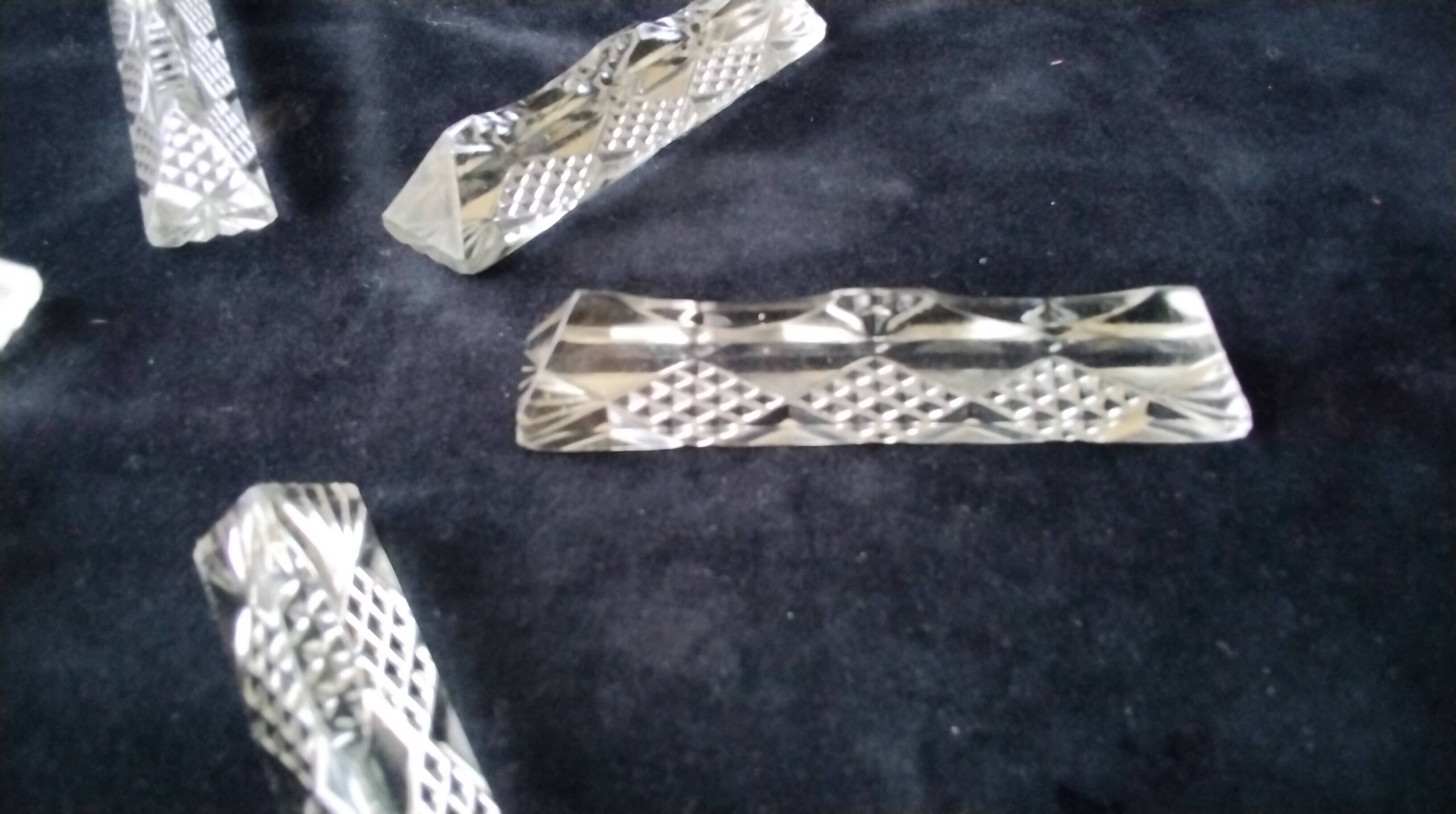 6 triangular crystal knife rests in lead crystal.