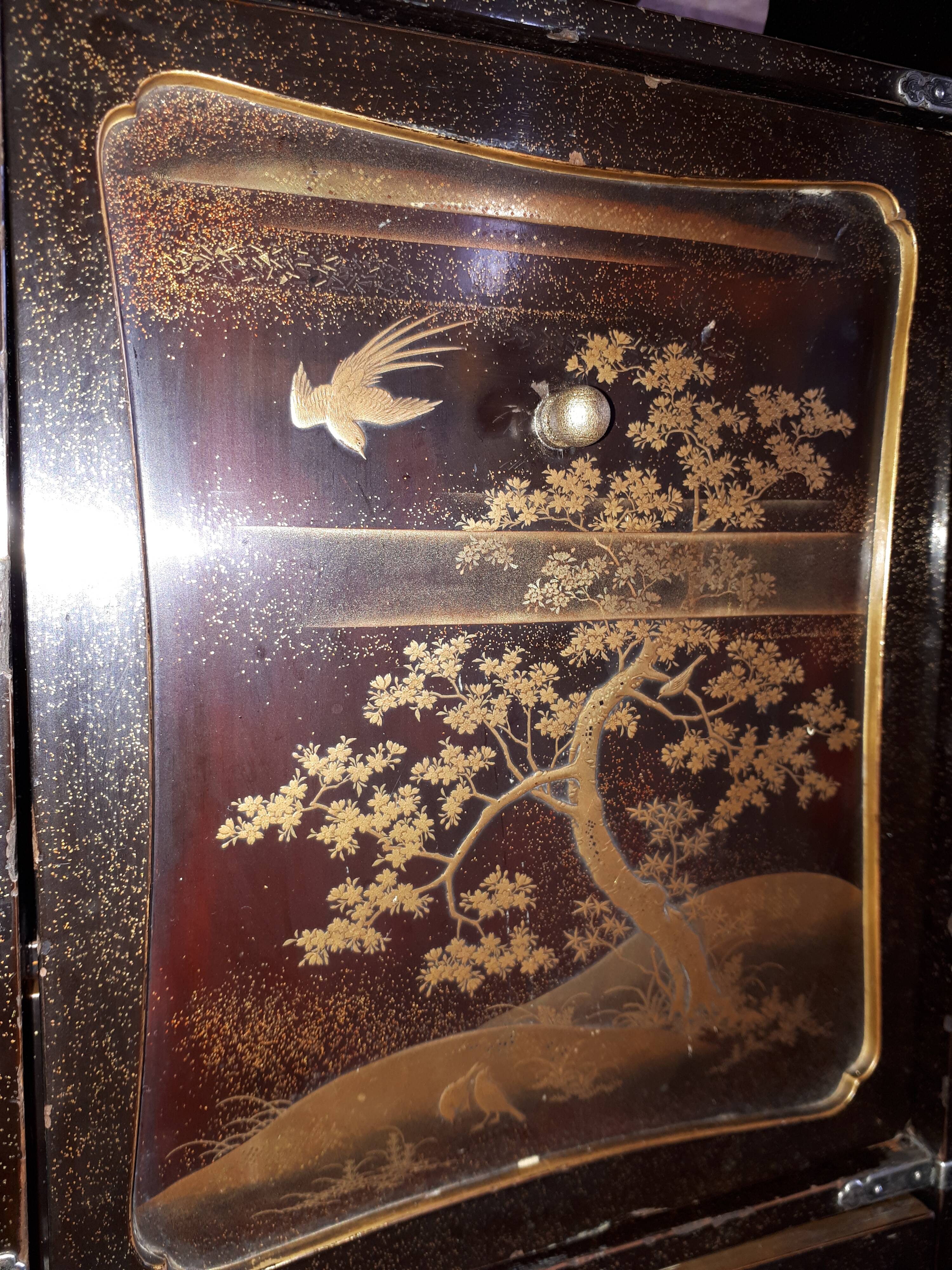 Small Japanese Lacquered Kazaridana Cabinet, Japan Edo Period