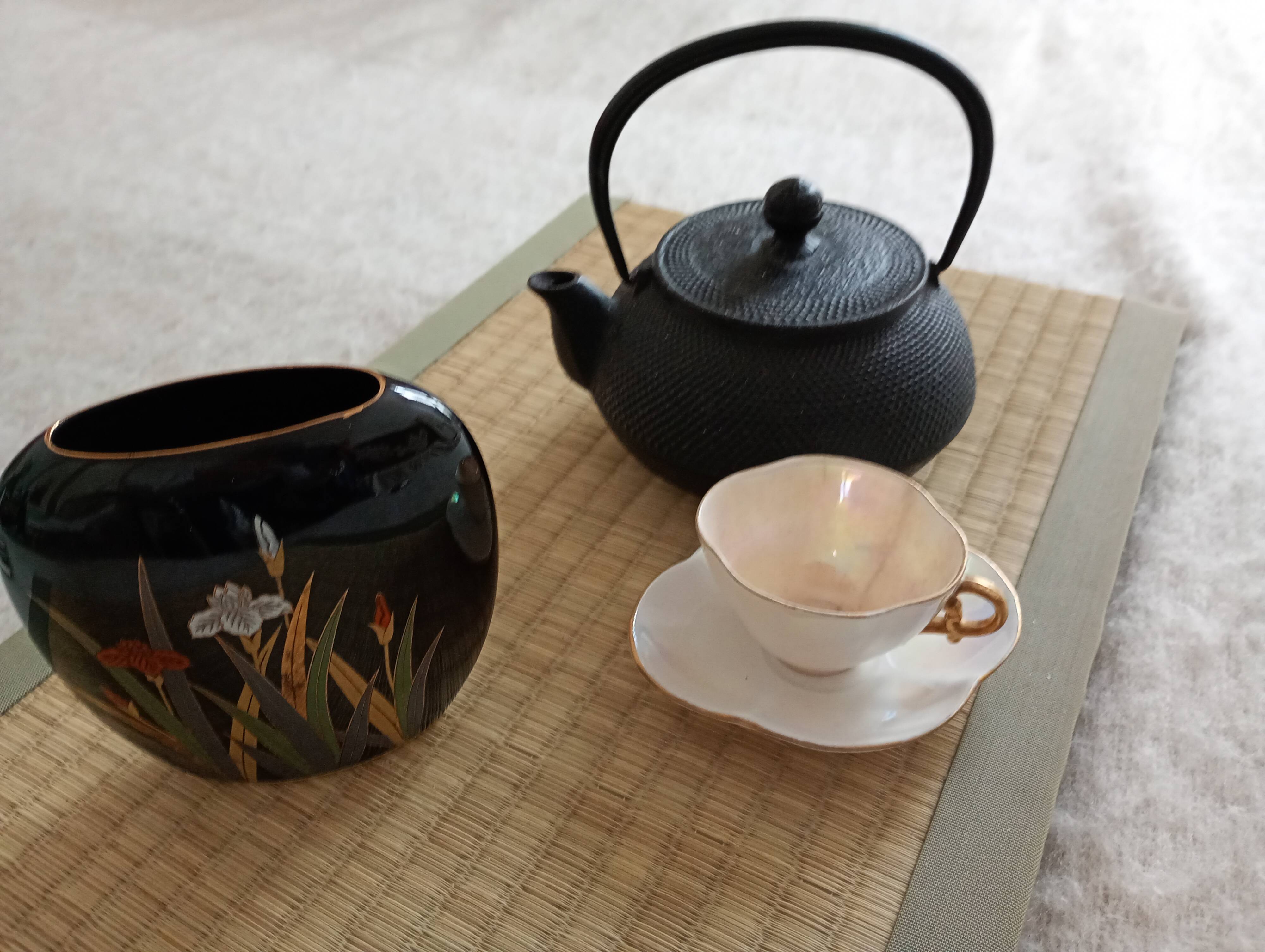 Vase japonais Yamaji à décor d'iris