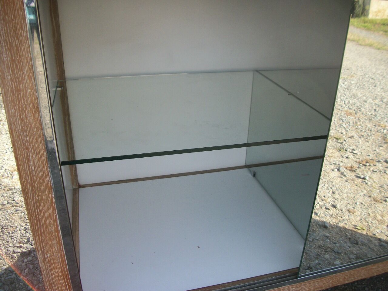 Small vintage buffet of commerce surrounded by mirrors