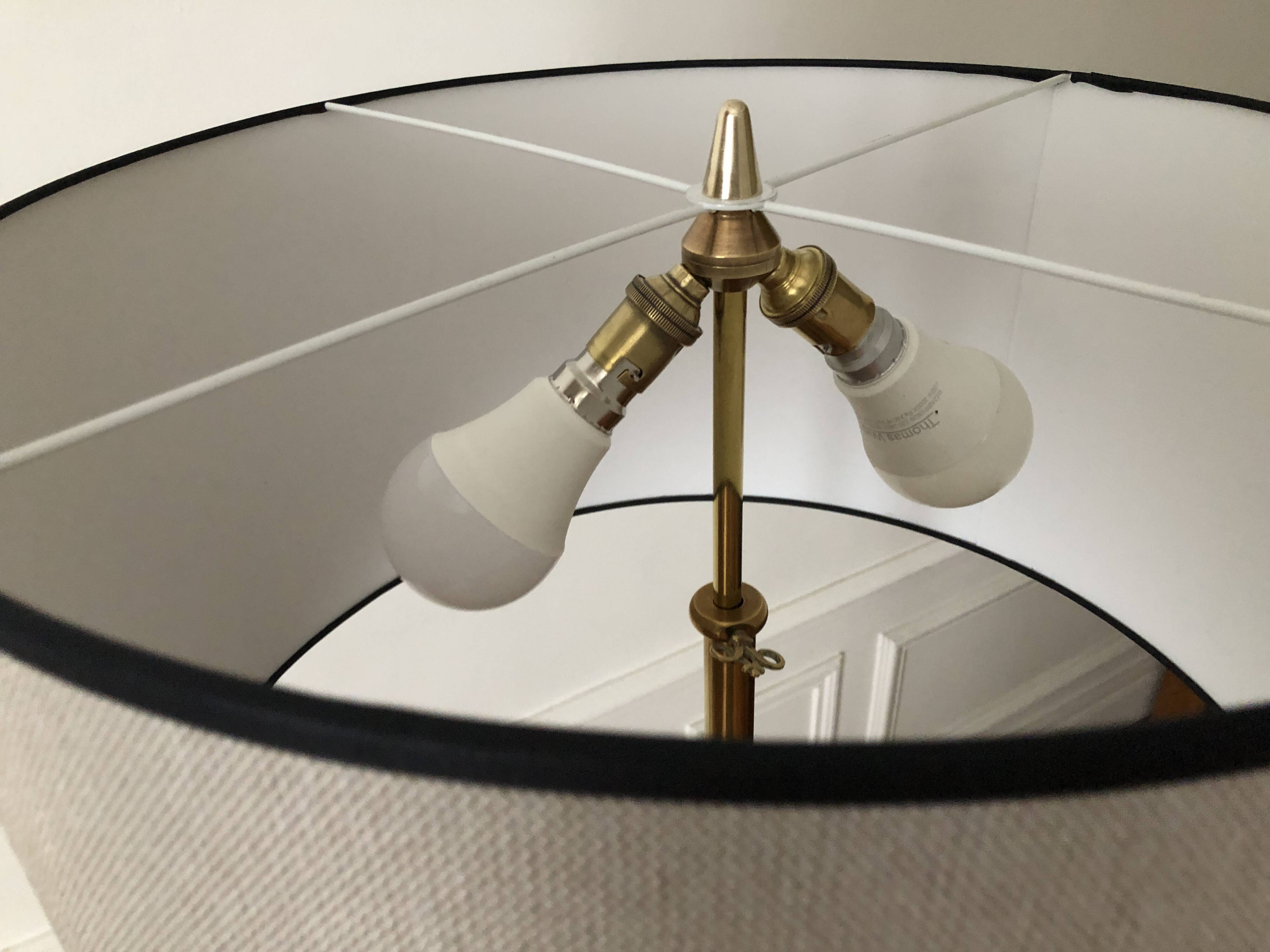 Tripod floor lamp with adjustable height and shelf from the 1960s.