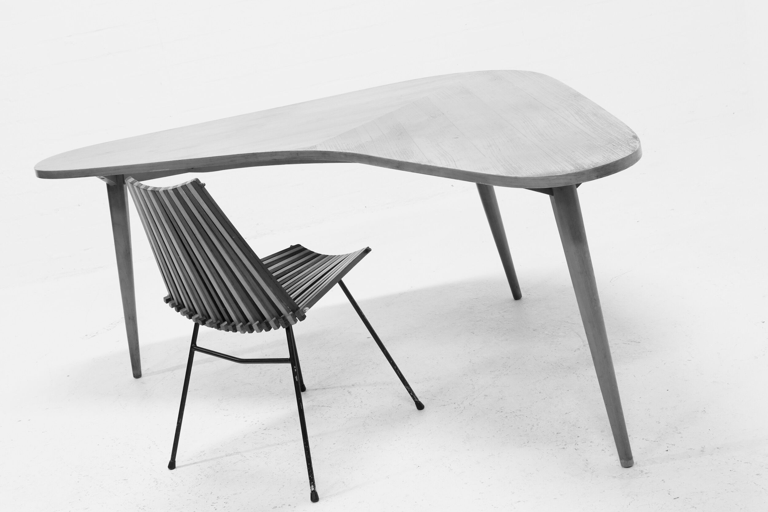 Boomerang desk table in birch 1950s