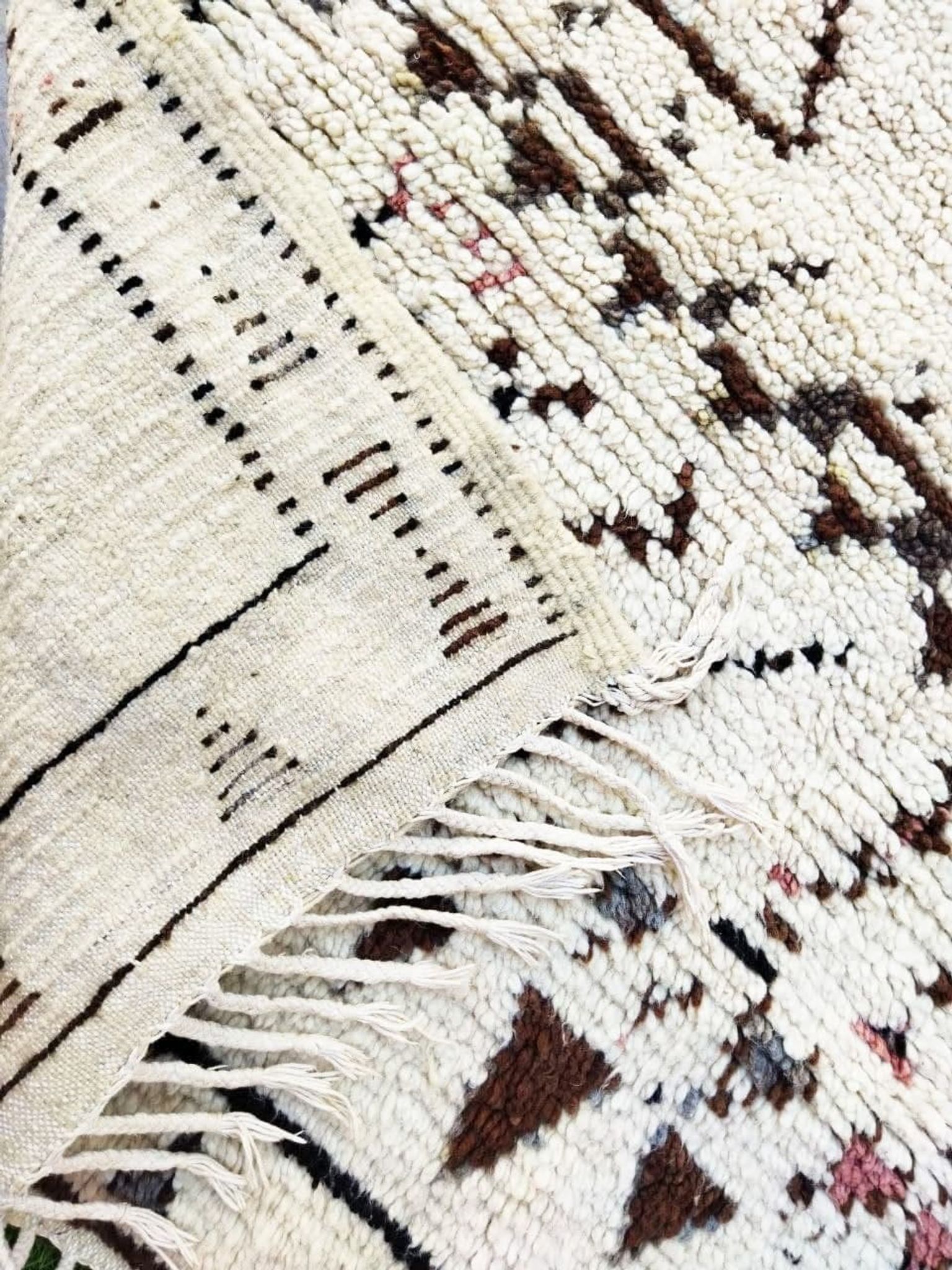 Tapis tribal marocain en laine berbère 262 x 117cm