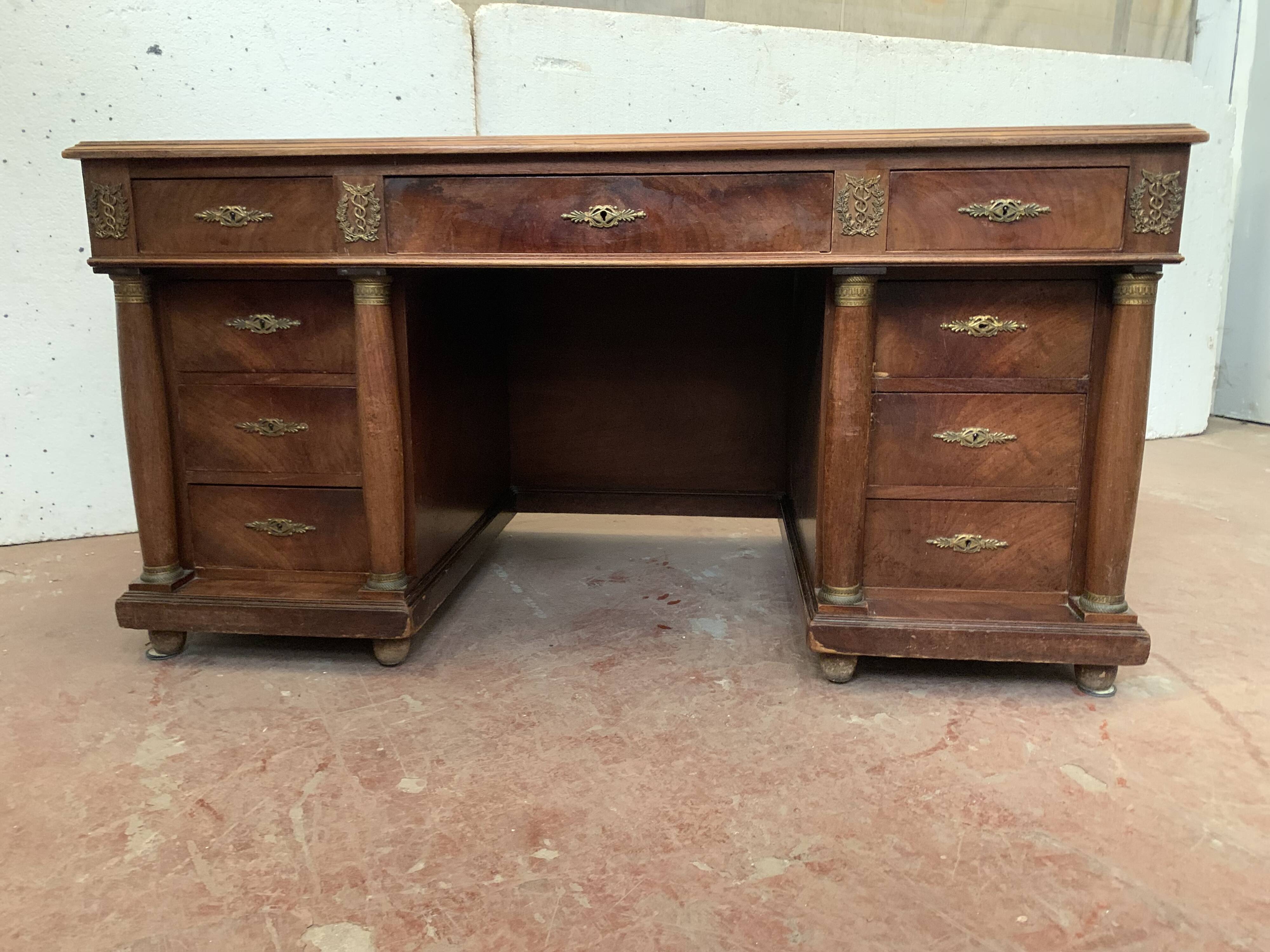 Bureau a caissons de style Empire en acajou et placage XX siècle