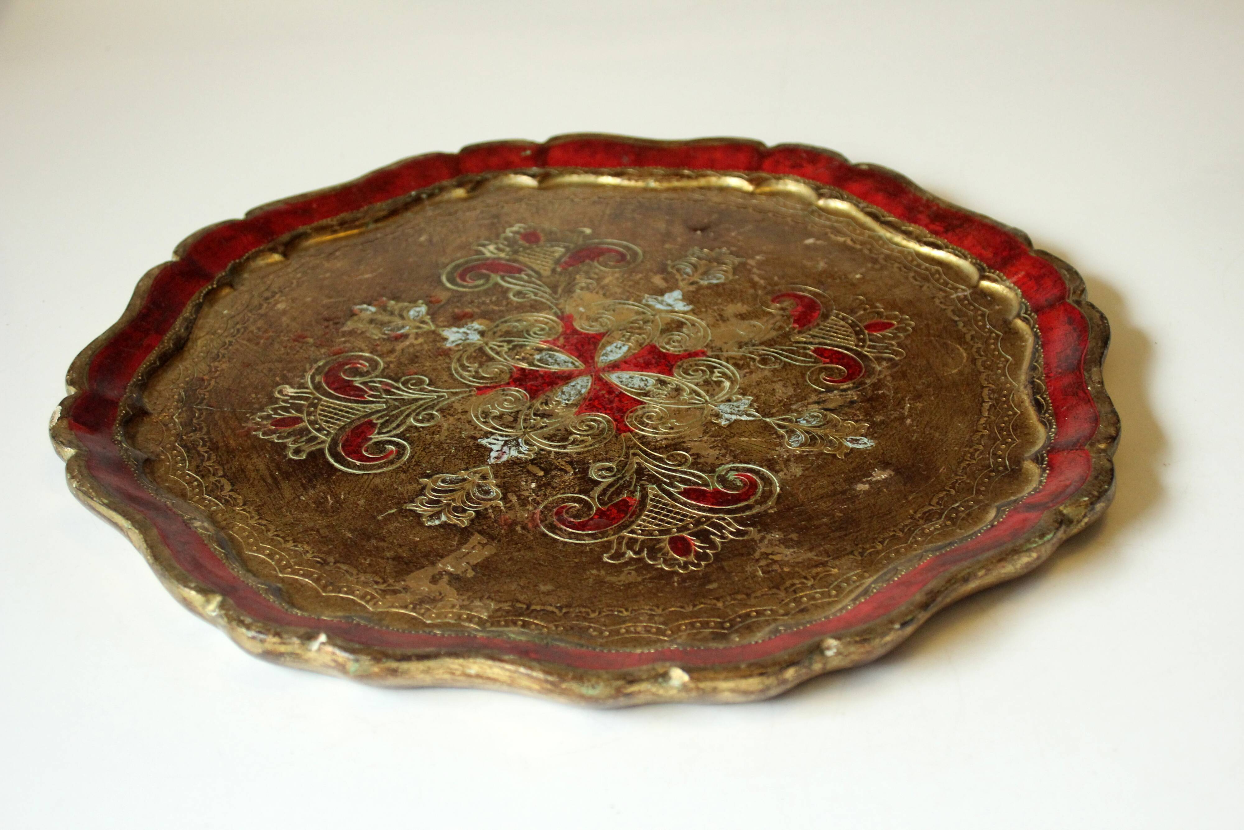 Round wooden florentine tray, vintage from the 1960s