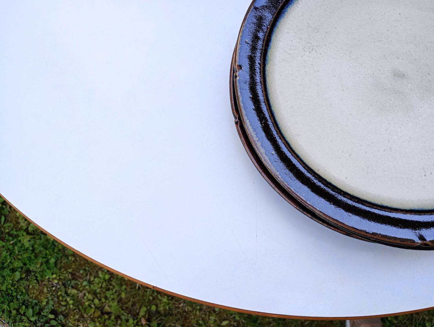 Round table in white formica and wood