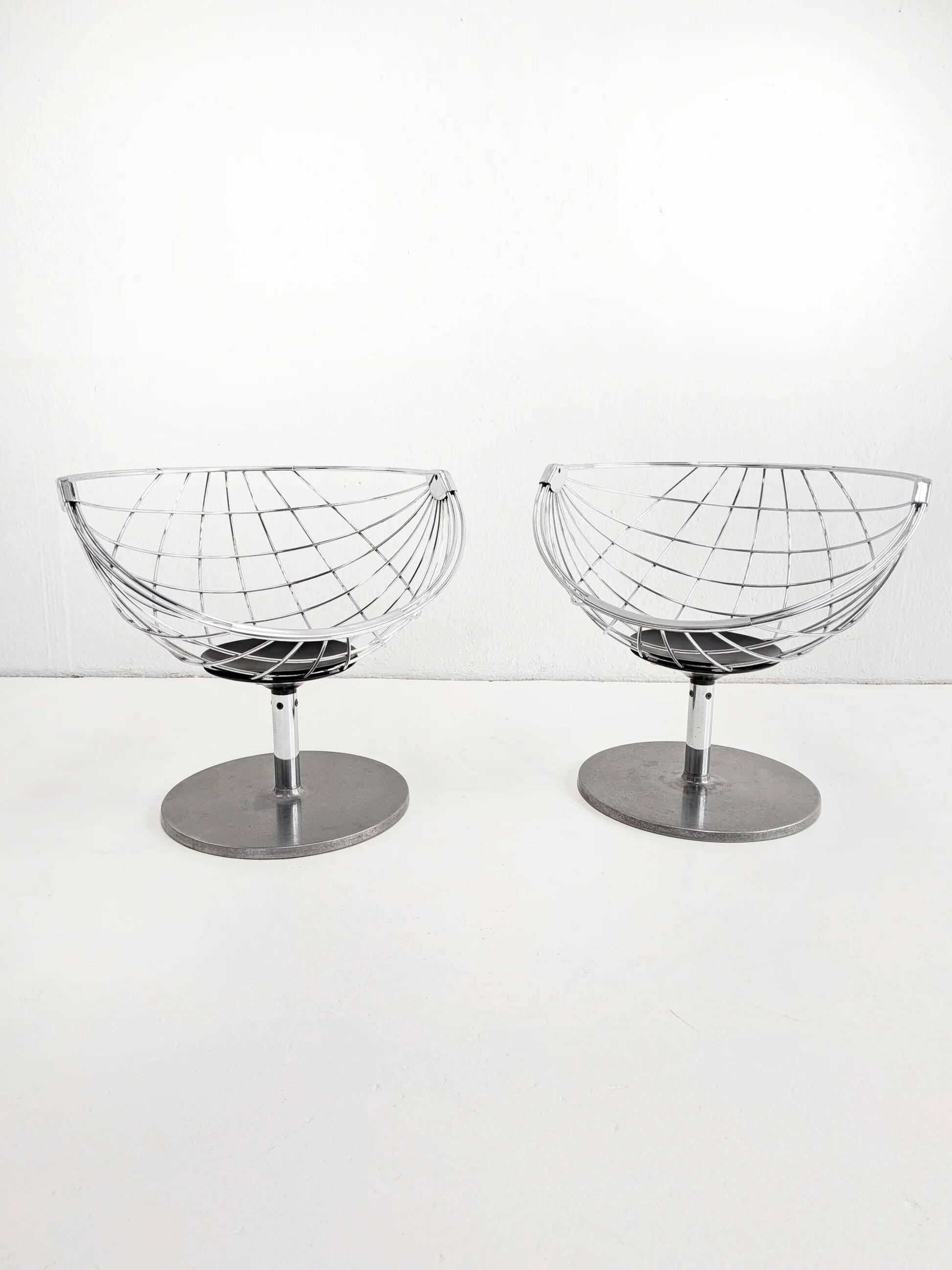 Set of 2 'Atomic Ball' chairs by Rudi Verelst for Novalux 1970s