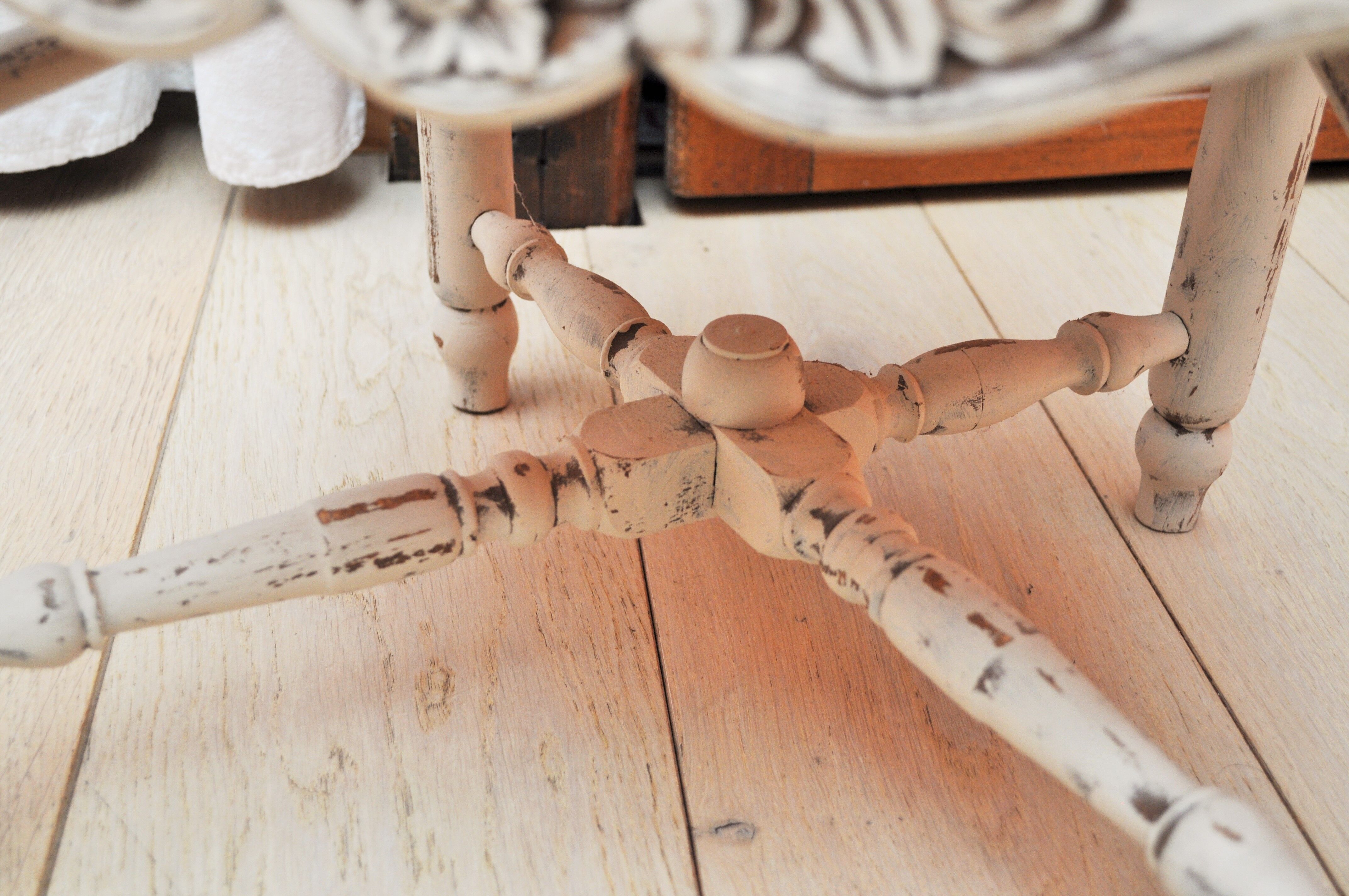 Chair provençale of nanny, mulched, white patina