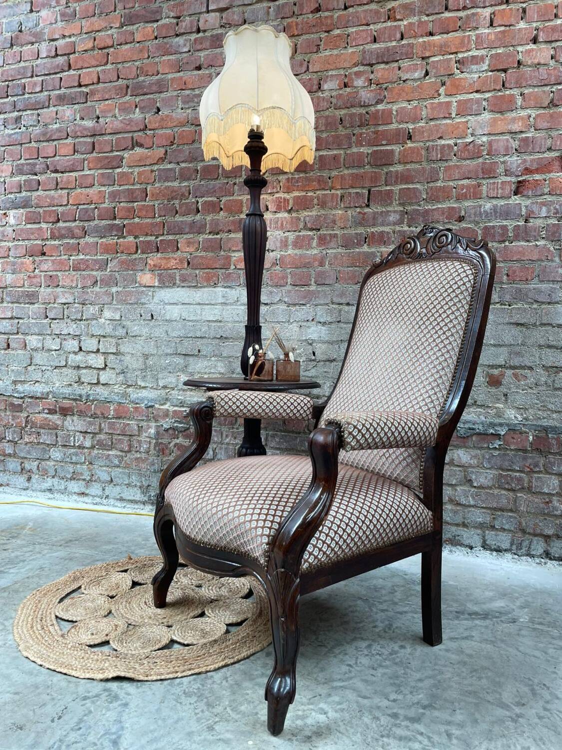Fauteuil français en bois sculpté
