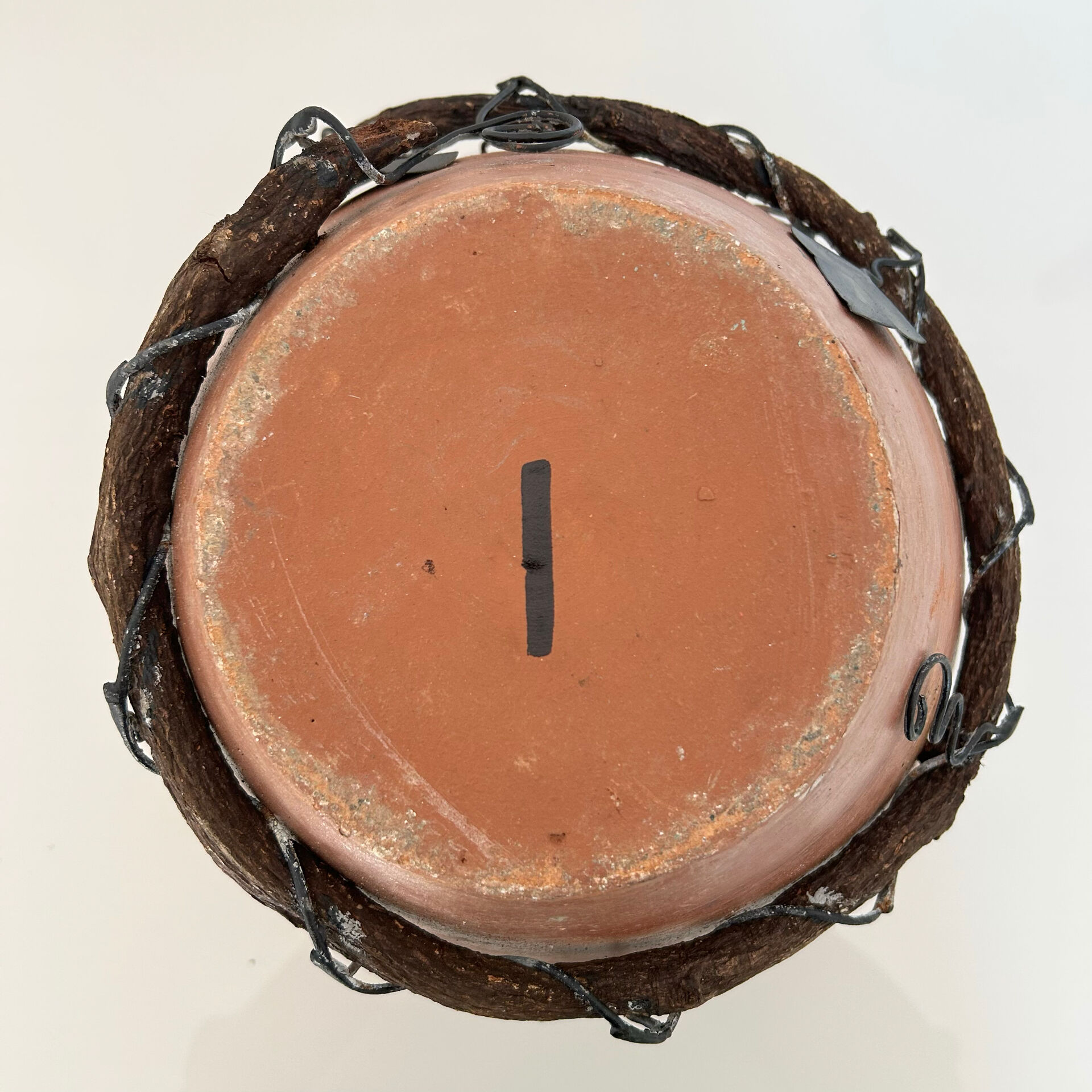 Cache-pot in wrought iron and wood