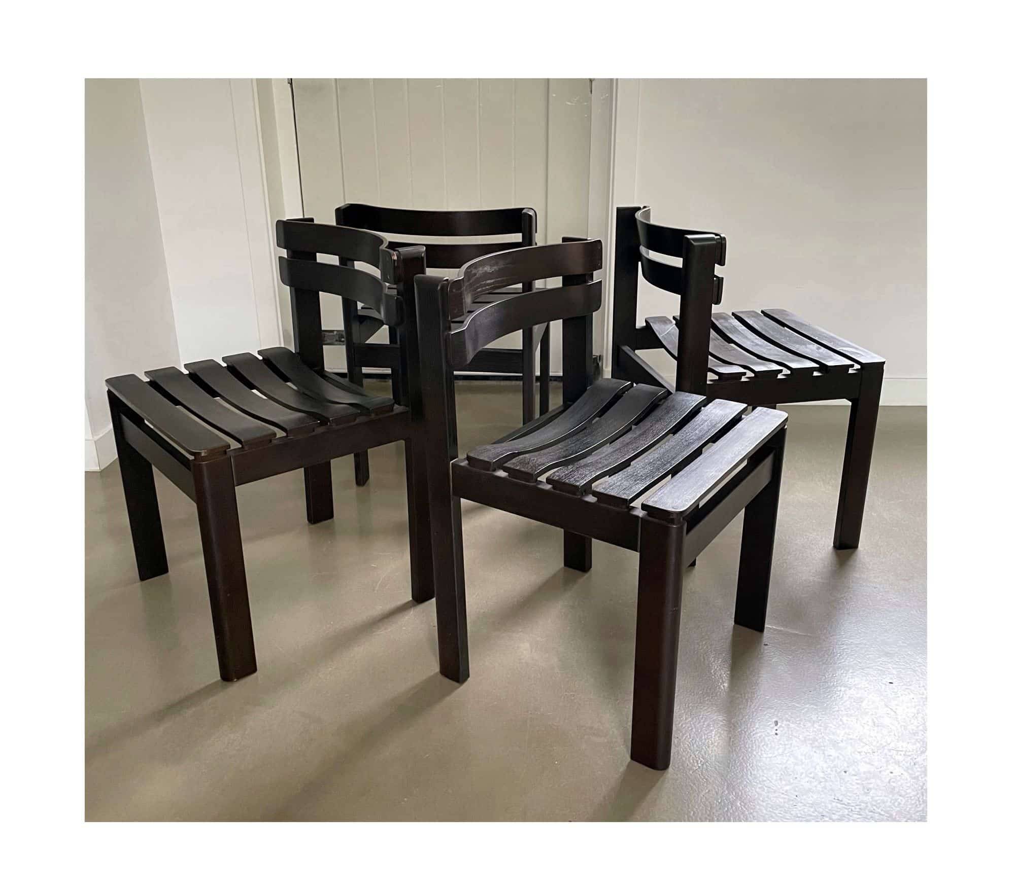 Set of slatted chairs with a vintage design.