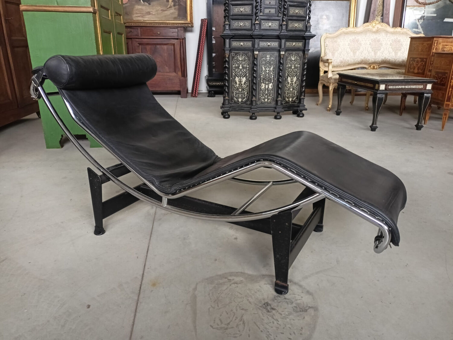 LC4 chaise longue signed – Le Corbusier / Cassina – black leather