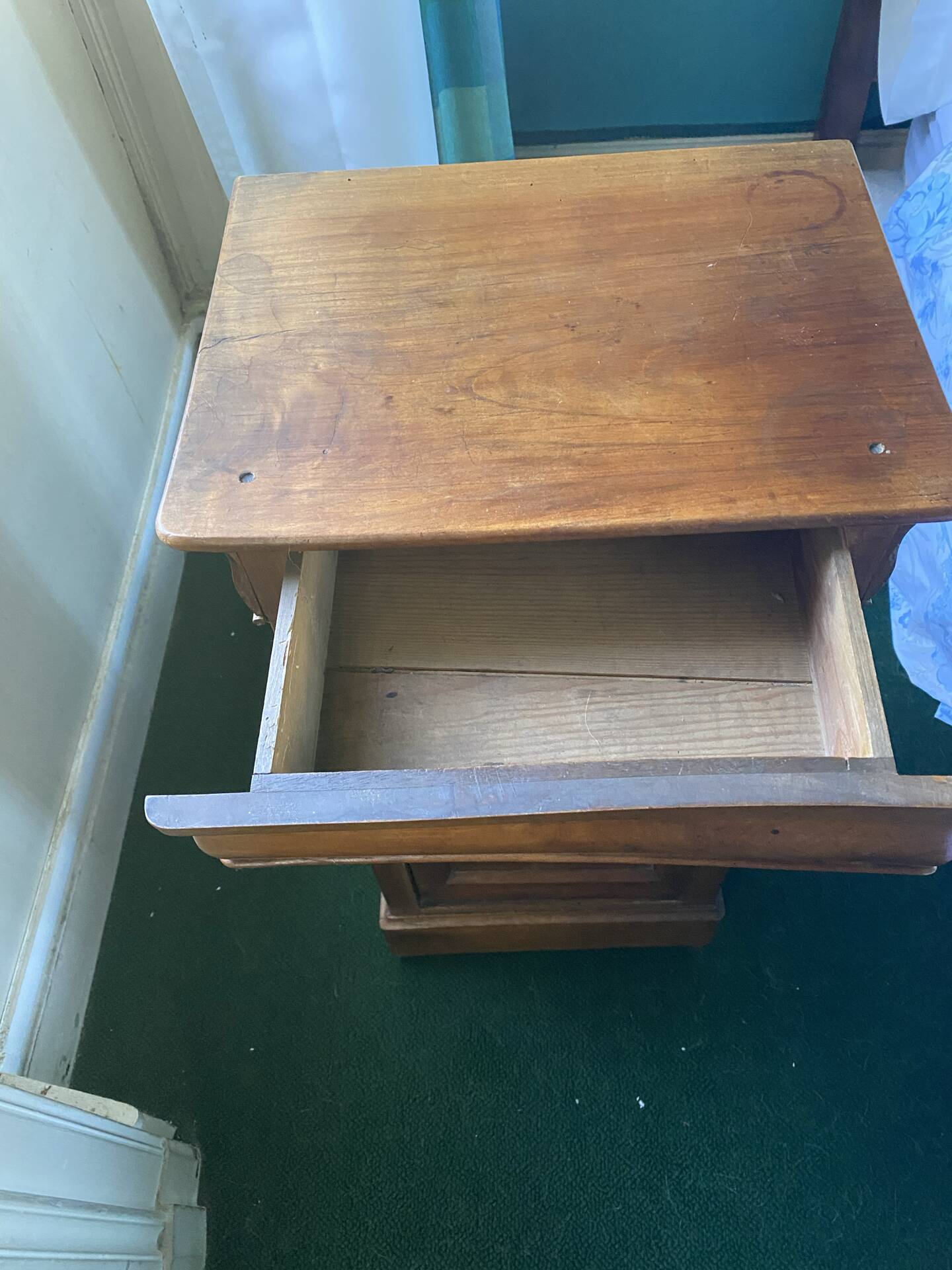 Table de chevet ancienne en bois