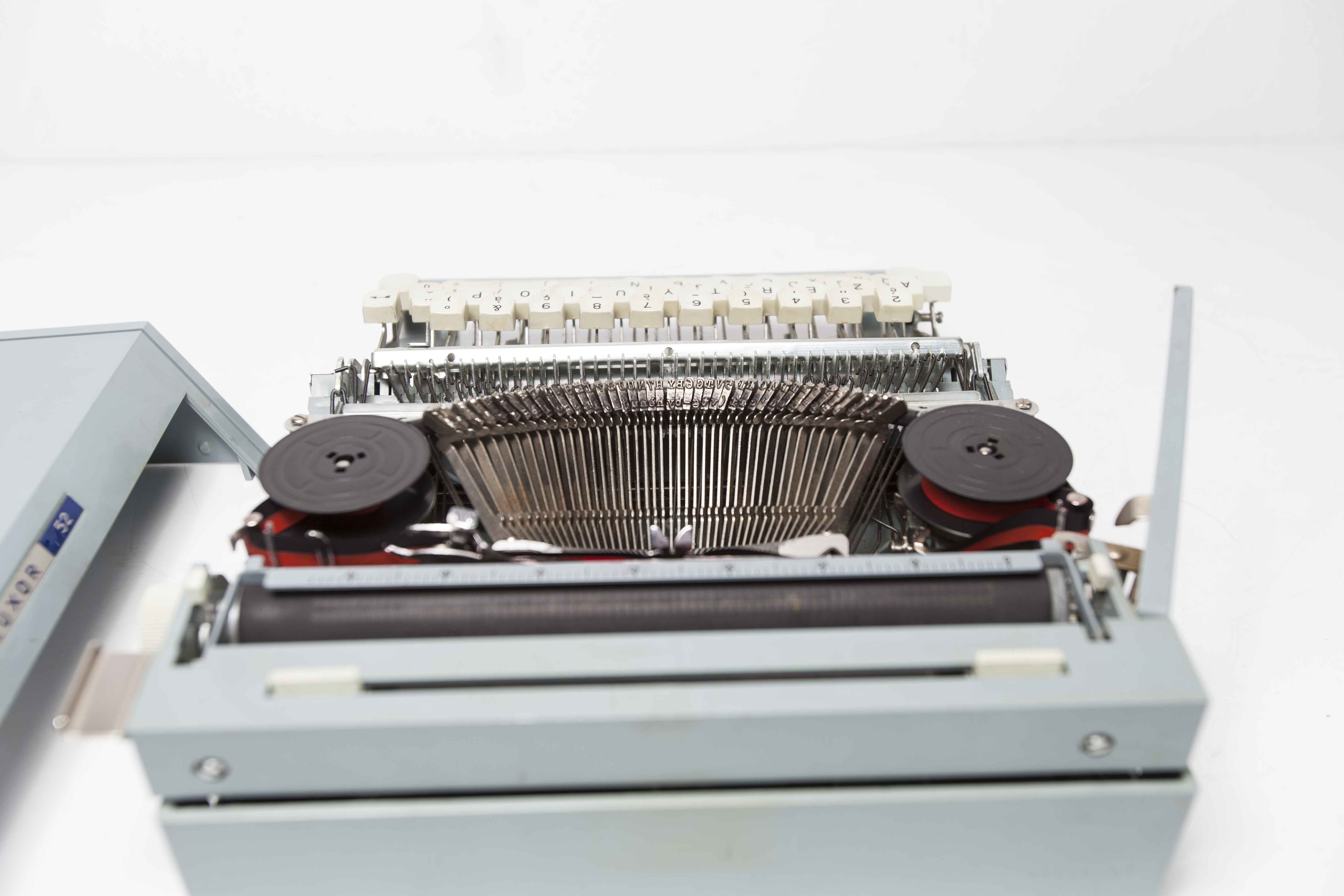 Revised Luxor 1980 typewriter