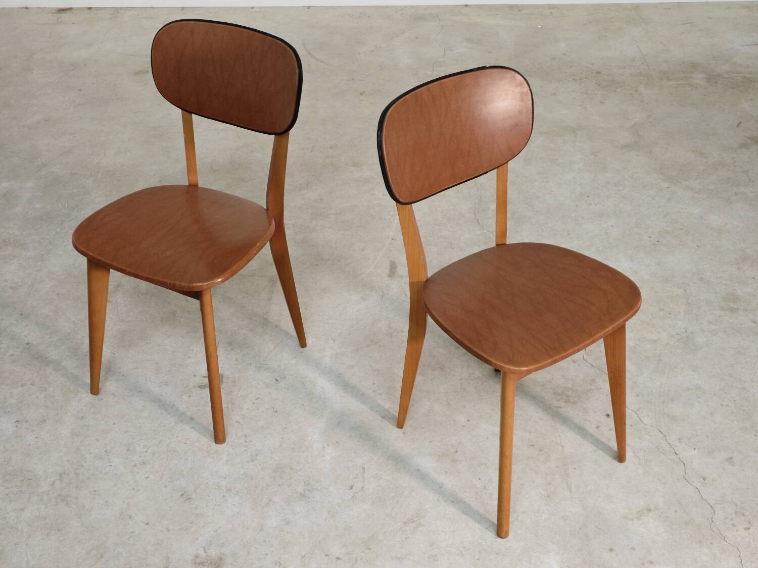 Pair of vintage French chairs in light brown skai