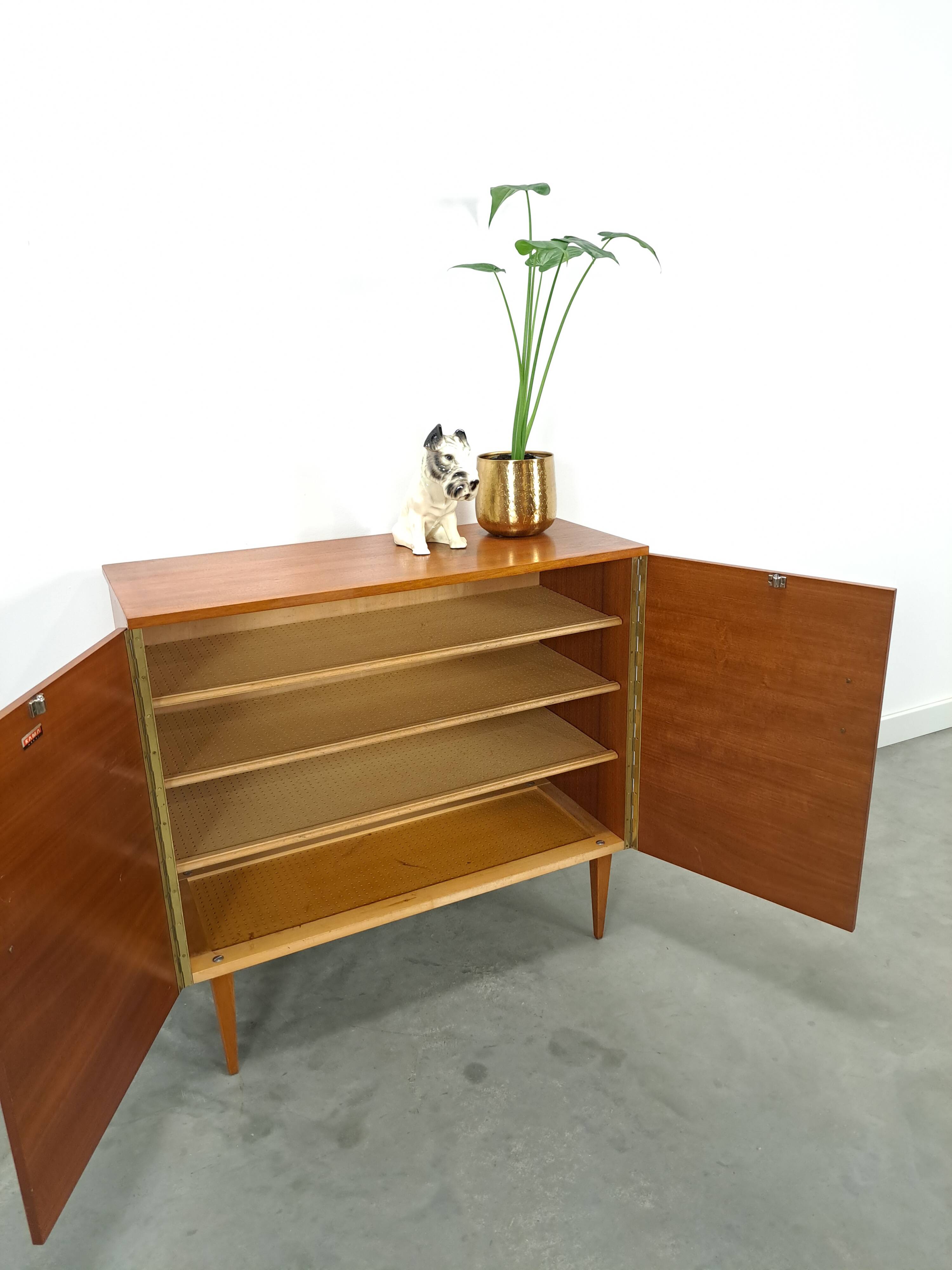 Fineer vintage schoenenkast met legplanken, Kama Möbel