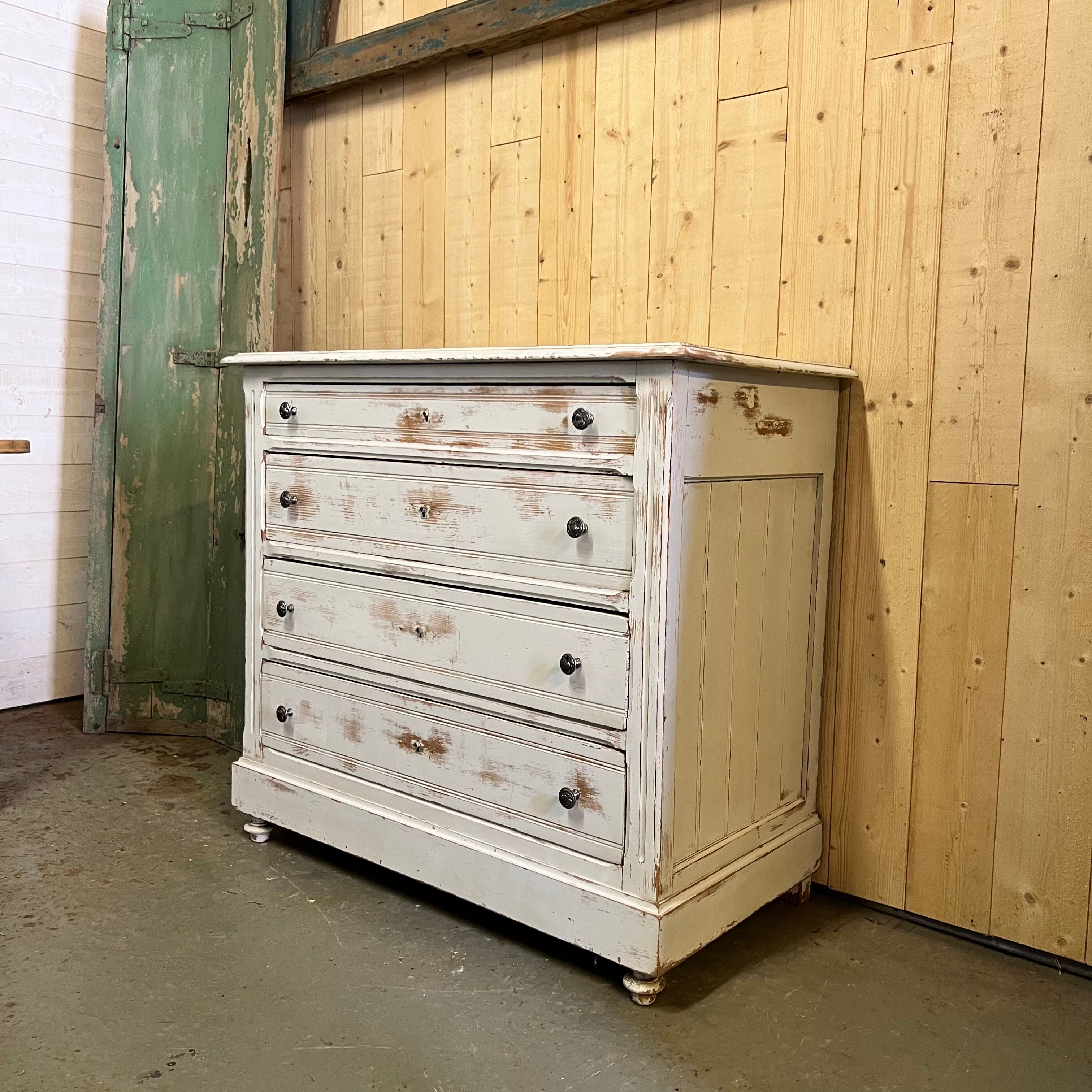 Patinated chest of drawers